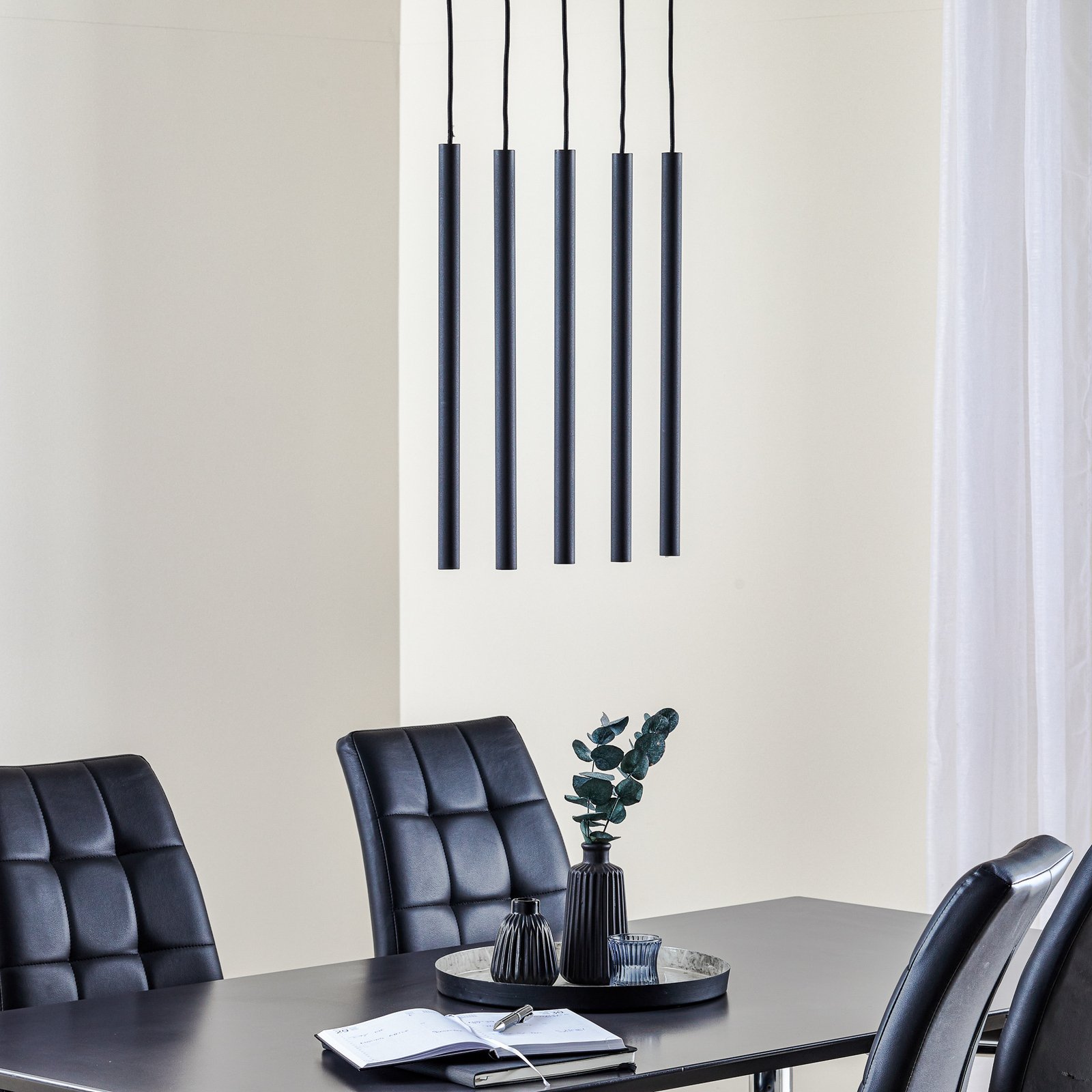 Candeeiro suspenso Thin, preto, cinco luzes, Linear