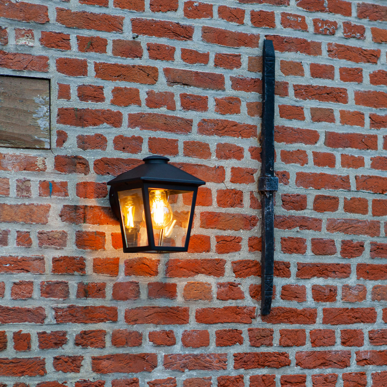 ZAGO-ulkoseinävalaisin, musta, 20 cm, metalli, IP44, E27