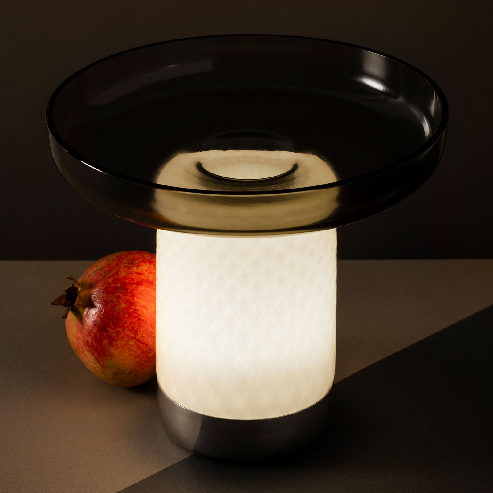 Artemide Bontà LED table lamp, grey dish