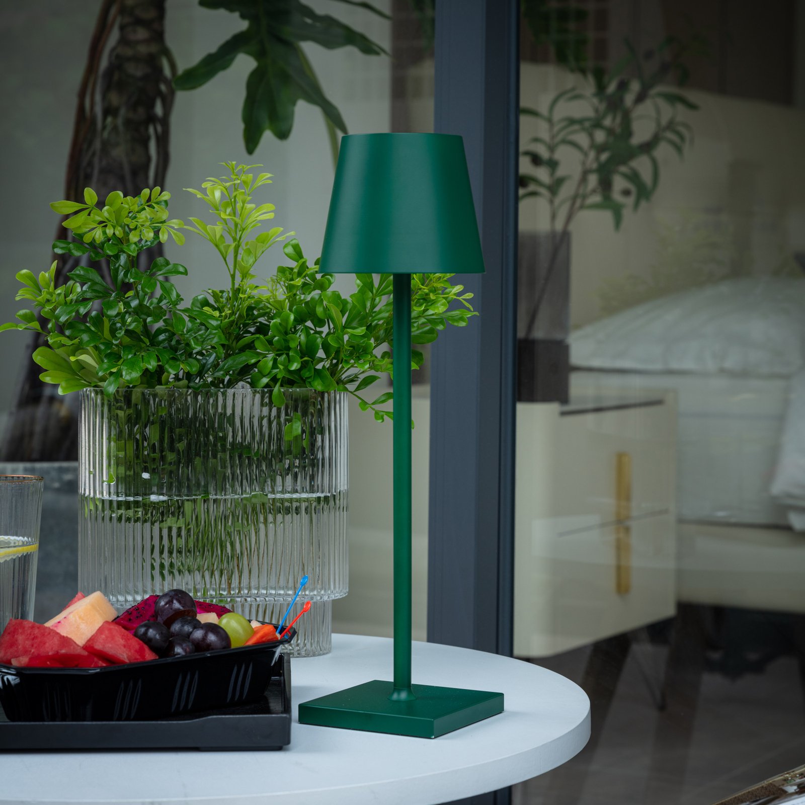 Lindby Janea LED, lampada da tavolo ricaricabile, verde scuro
