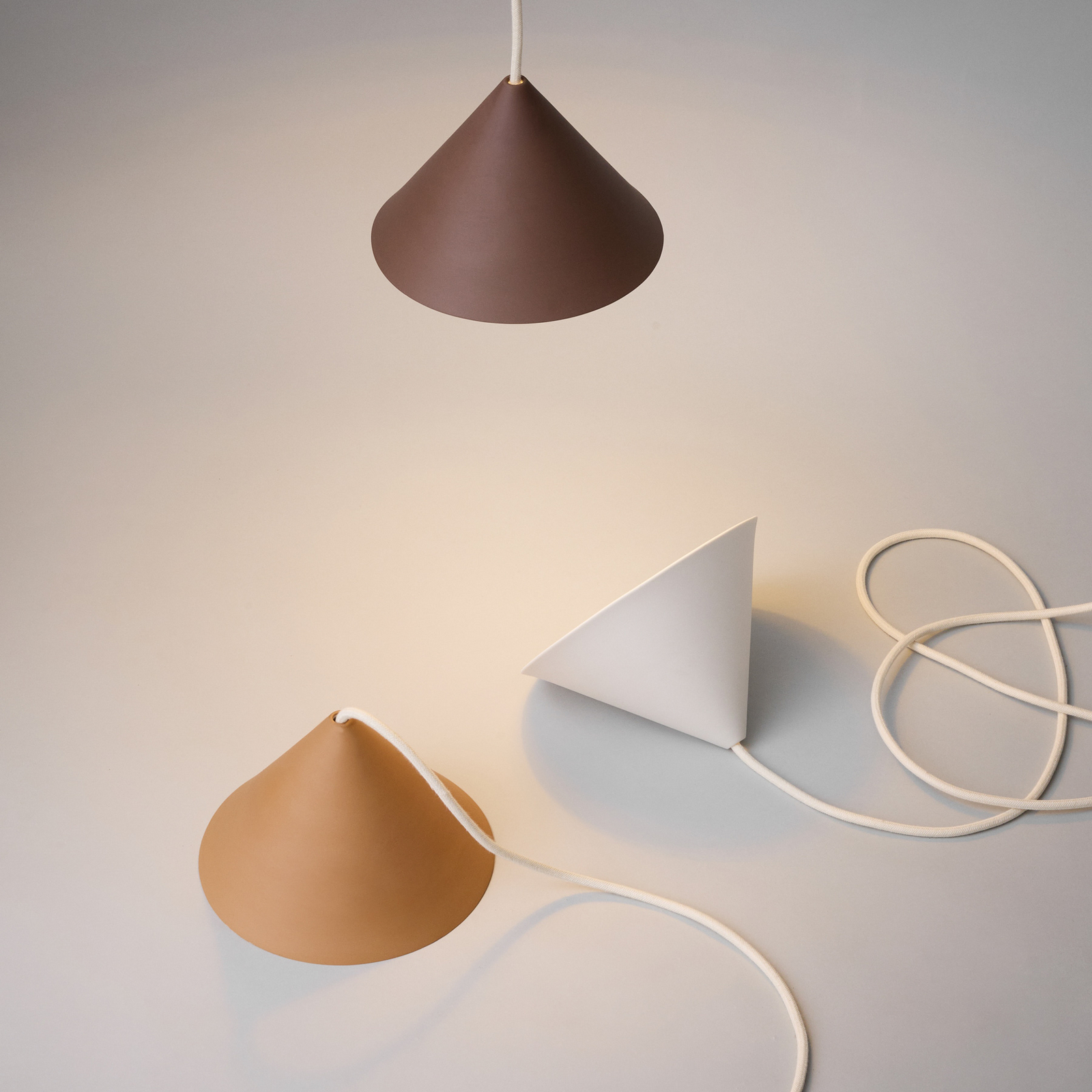 Suspension « Ceramic Cone », marron, Ø 19 cm, porcelaine, G9 - Moebe