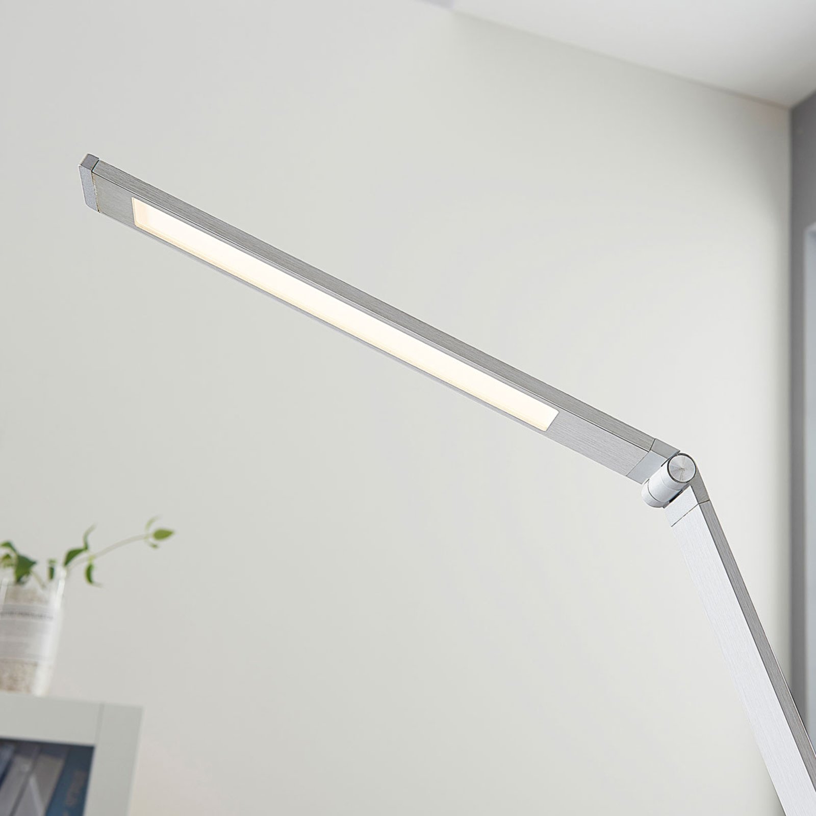 Lampe de bureau LED Nicano alu avec variateur
