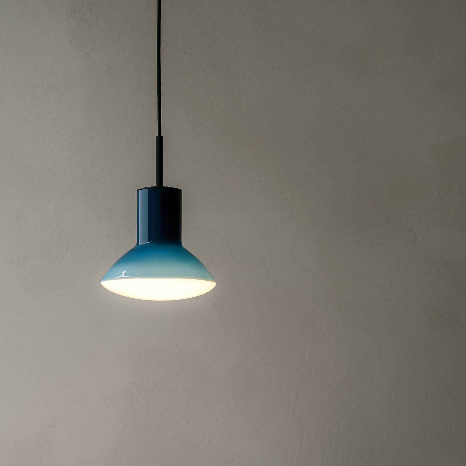Suspension Onda, bleue, Ø 17 cm, verre, GU10 - GRUPA Suspension Onda, bleue, Ø 17 cm, verre, GU10 - GRUPA