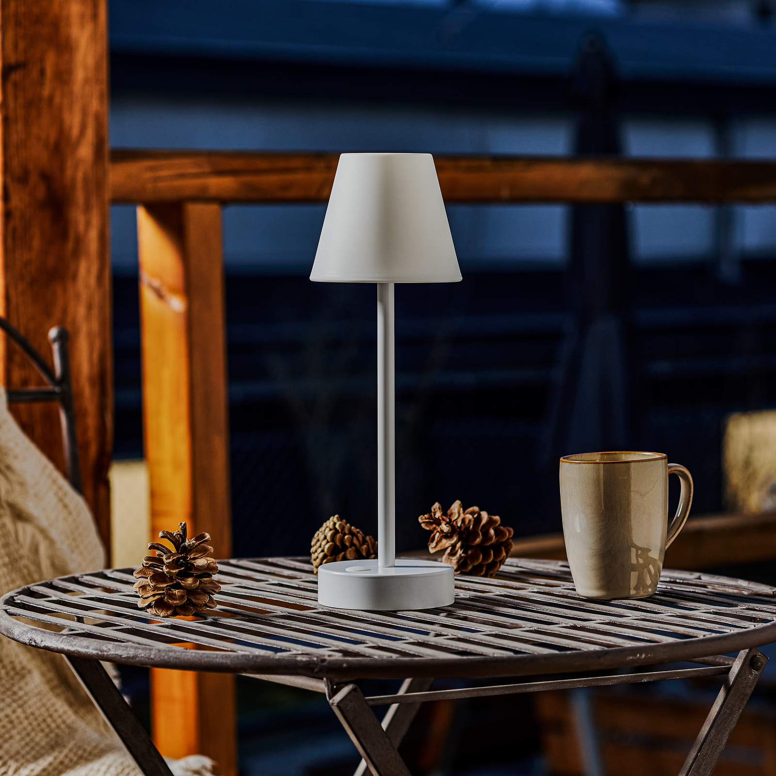 Newgarden Lola Slim LED galda lampa ar uzlādējamu akumulatoru, balta