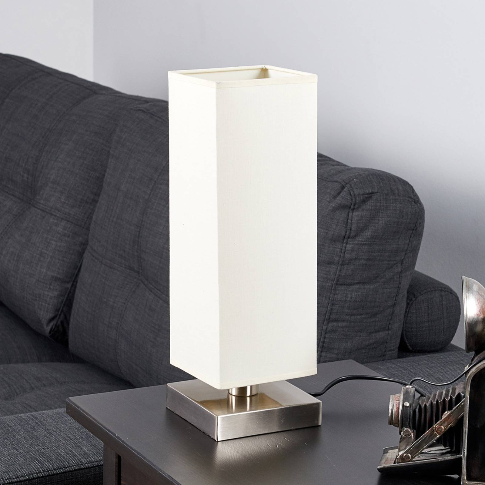 Фото - Настільна лампа Lindby Martje – biała lampa stołowa z żarówką LED E14 
