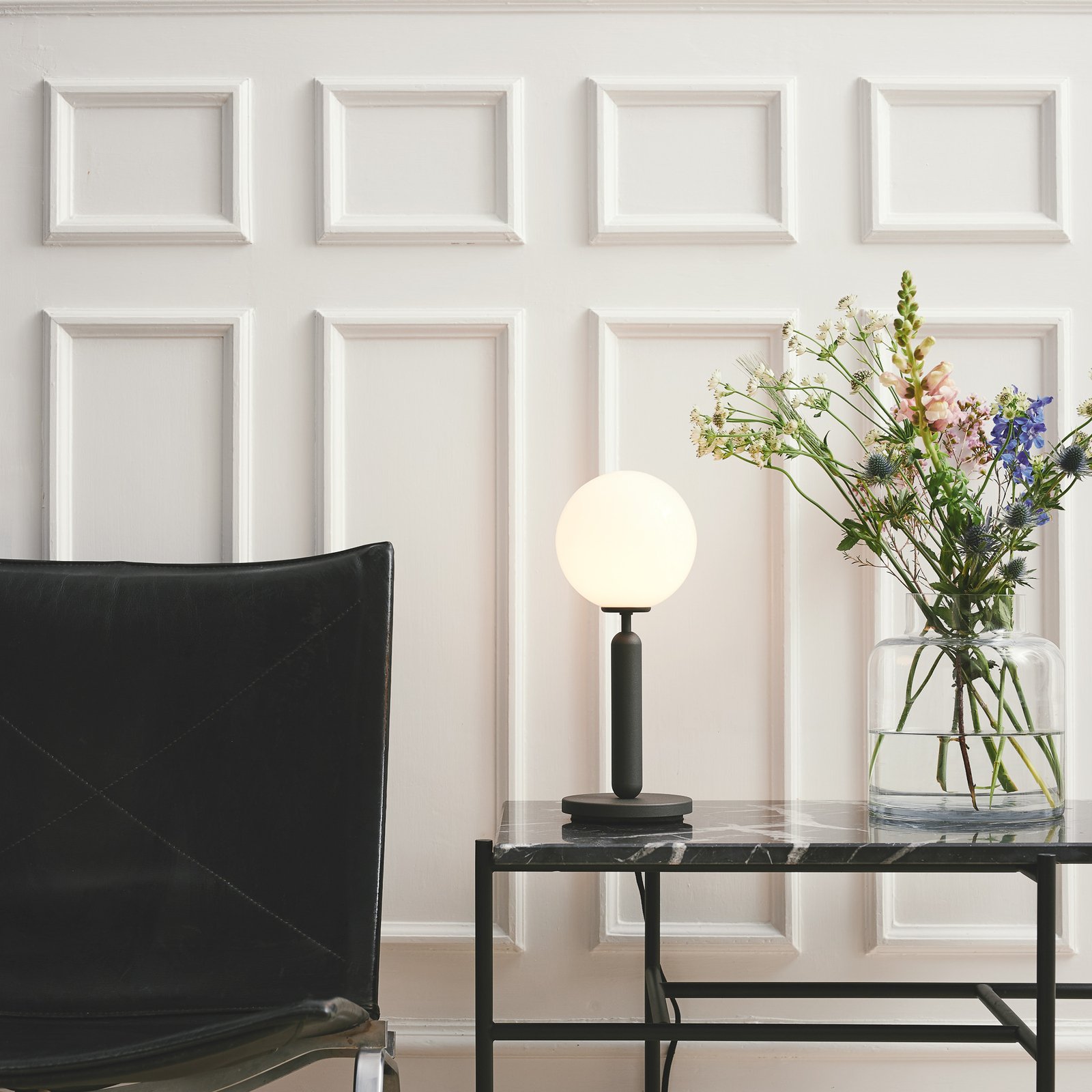 Miira Bordlampe Rock Grey/Opal White - Nuura