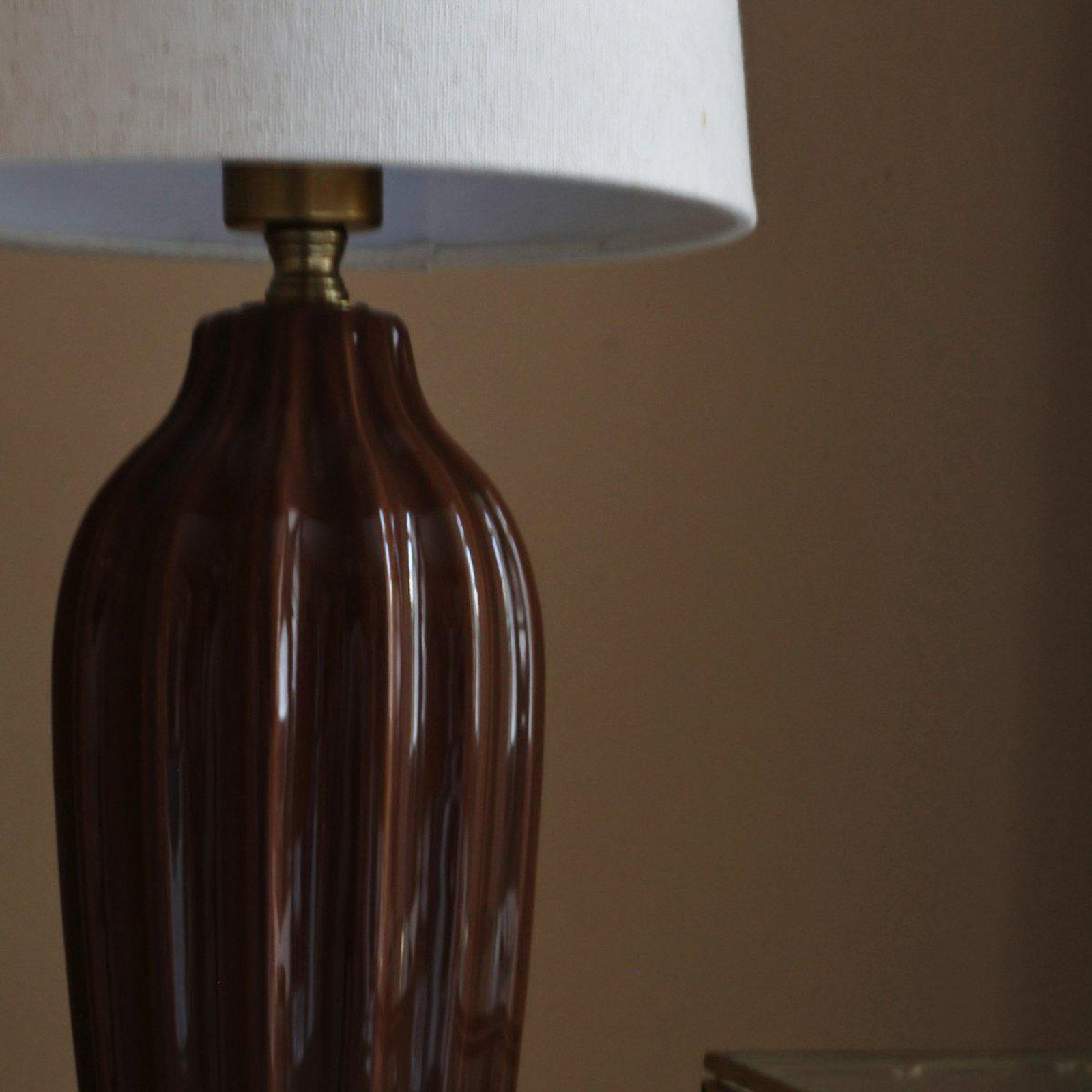 Lampa stołowa Lyon, brązowo-beżowa, wysokość 39 cm, ceramika/len
