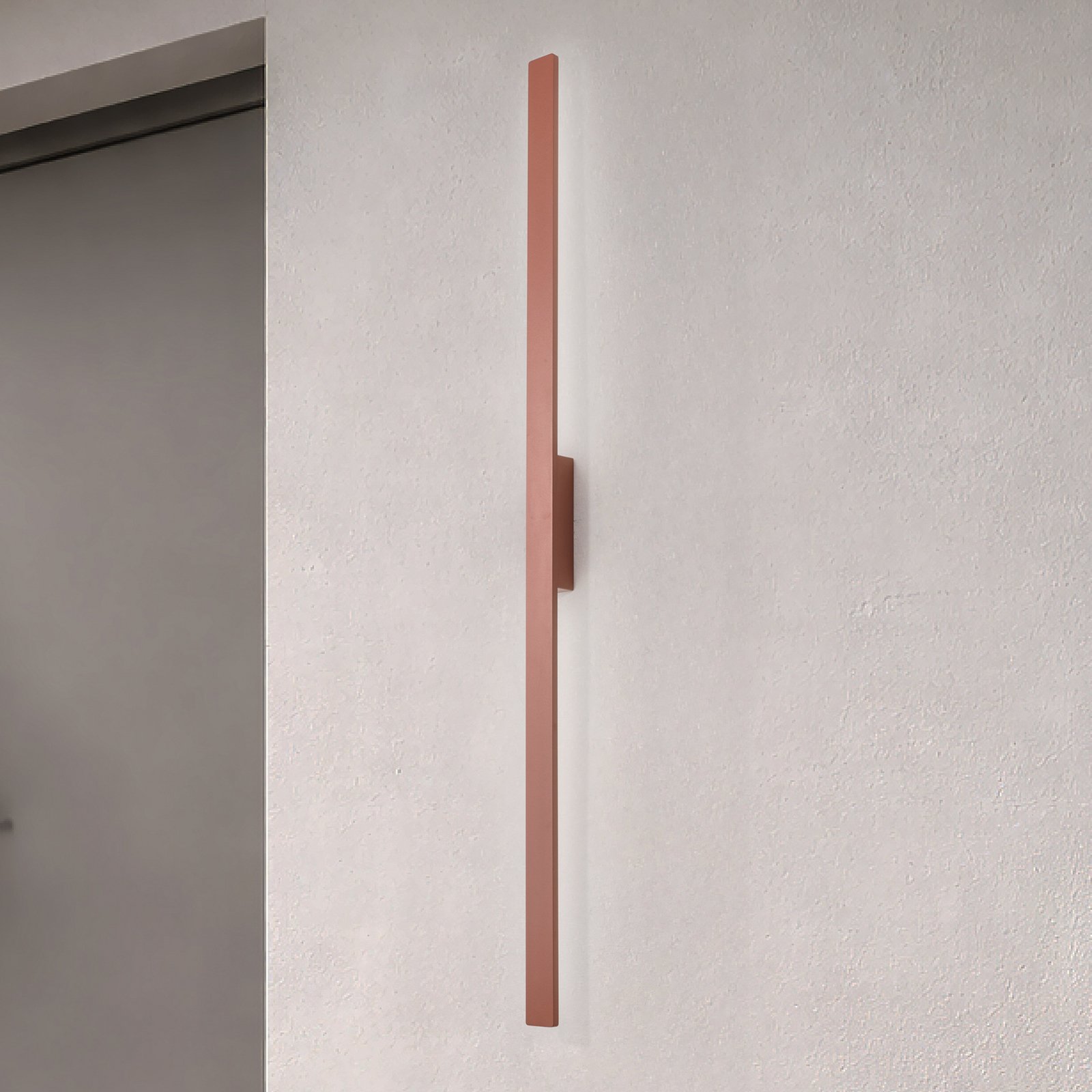 LED nástenné svetlo Demi L, tehlovo červená, hliník, výška 144 cm, IP54