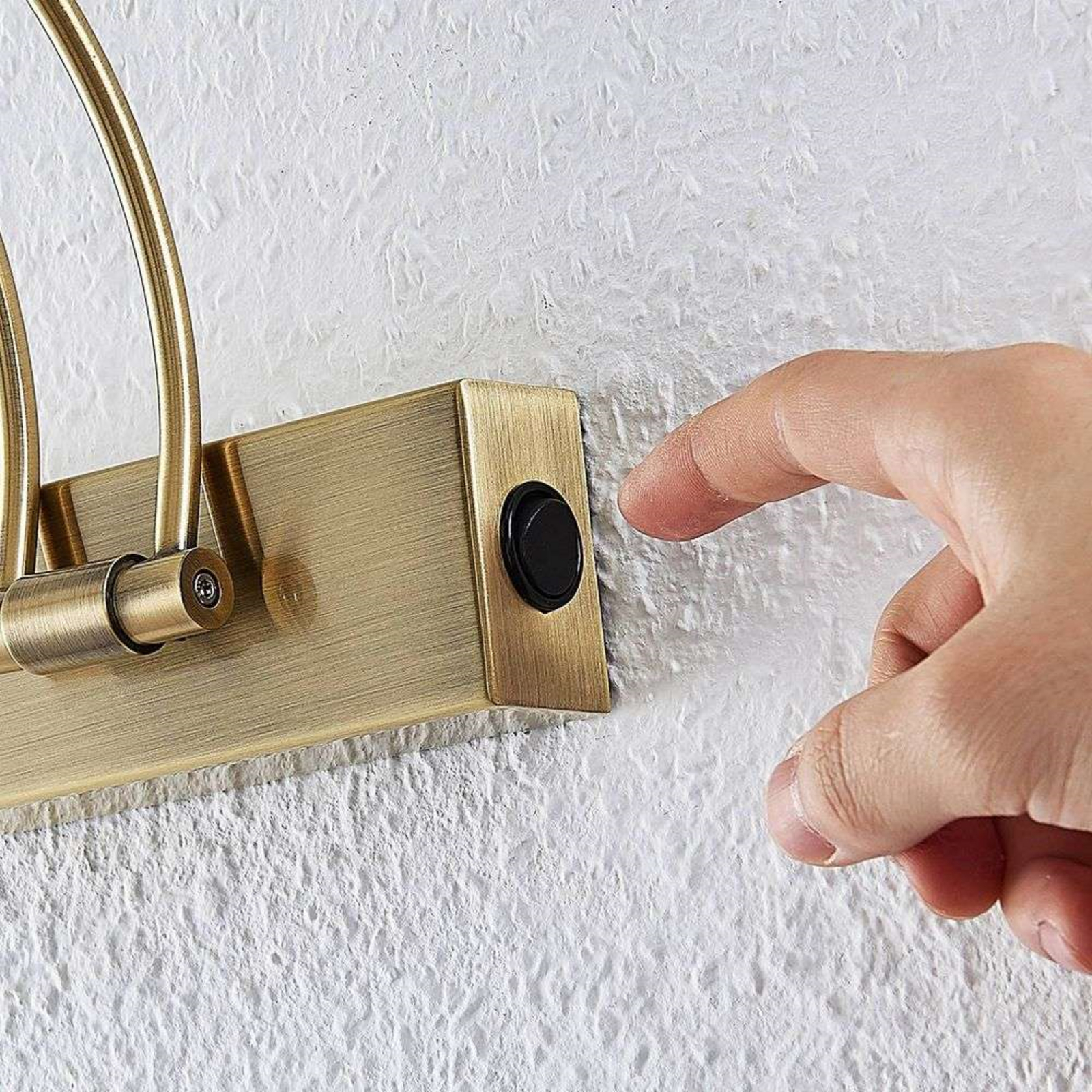 Dimitrij Bow Aplique de Pared Brass - Lucande