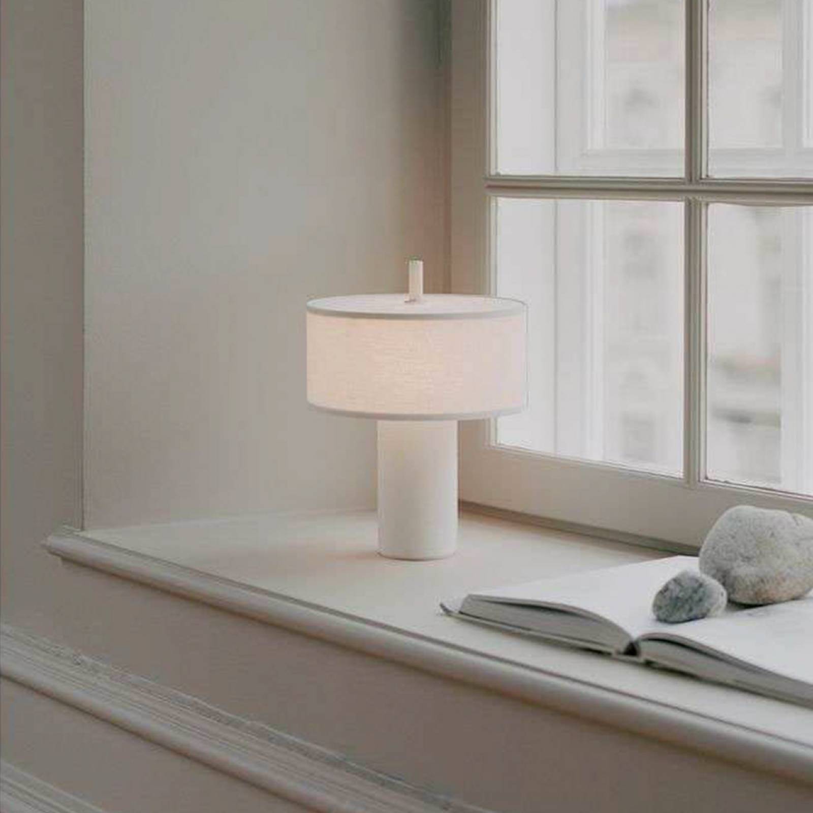 NEW WORKS LED-batteridrevet bordlampe Margin, hvid, dæmpbar, CCT