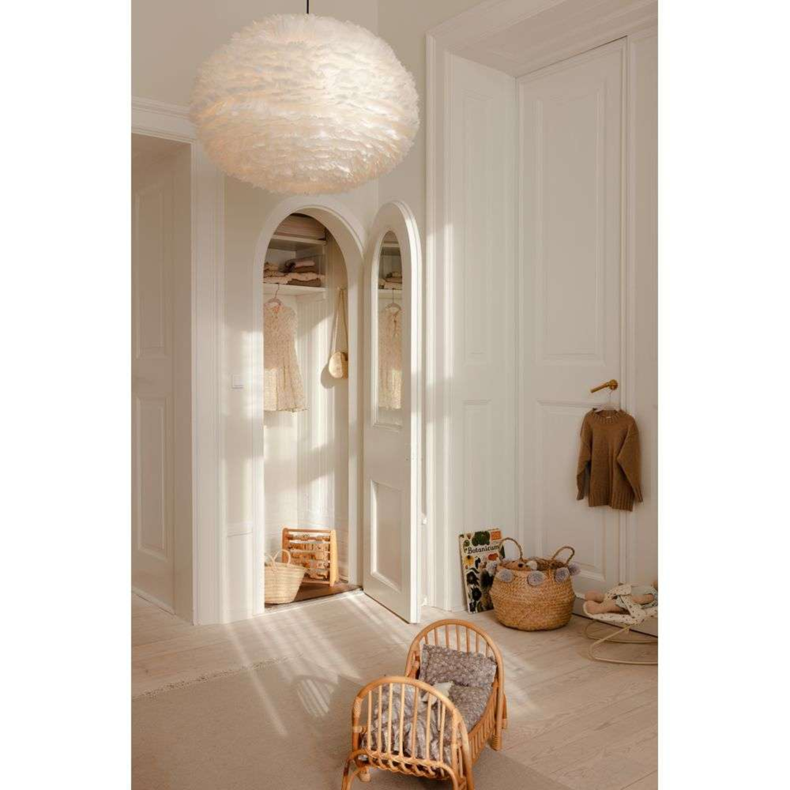 Eos Pendant Medium White/White - UMAGE