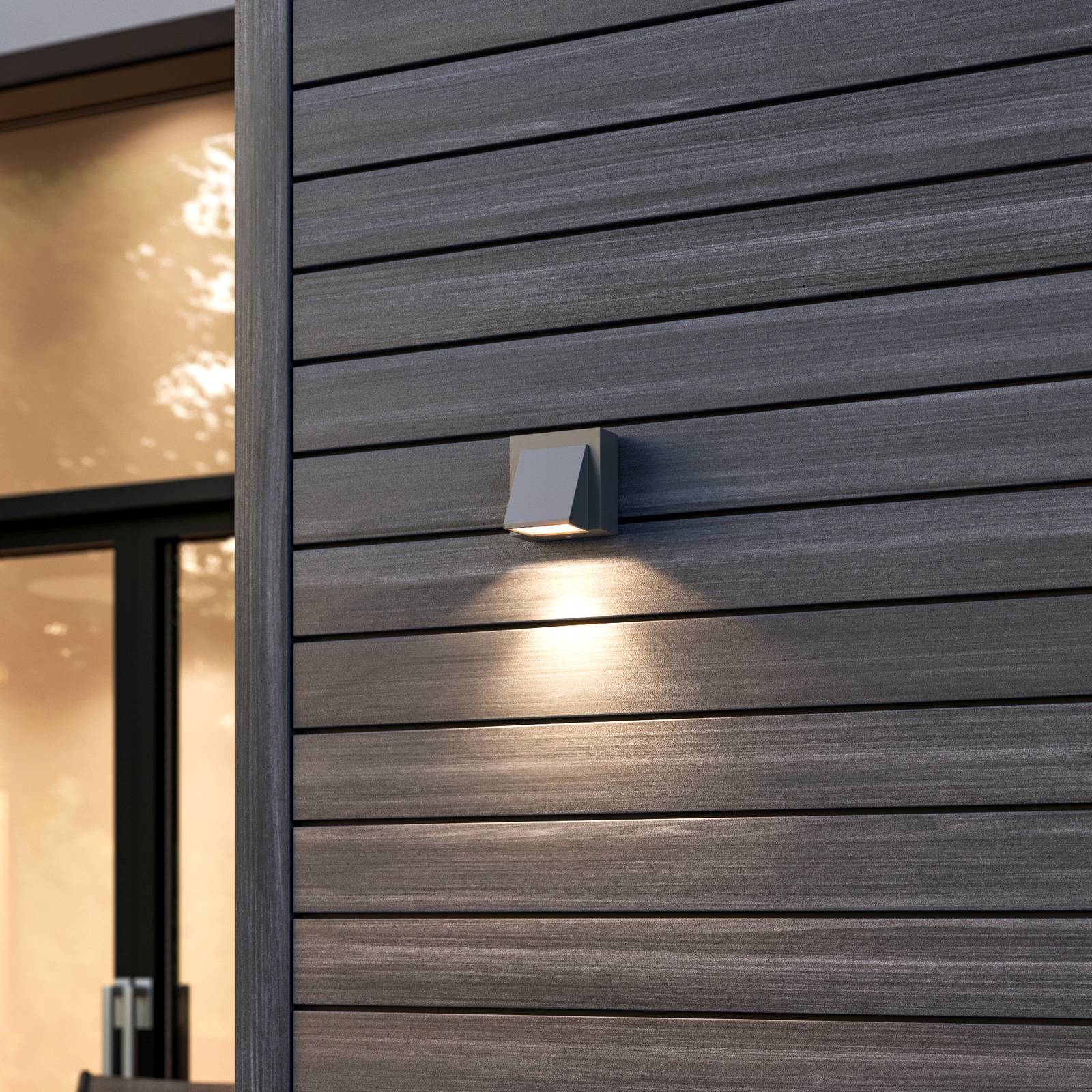 E-shop Strieborné vonkajšie nástenné LED svietidlo Marik
