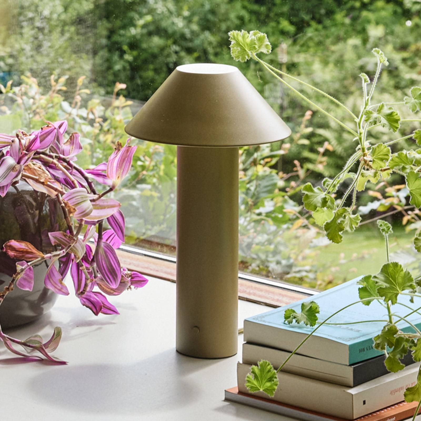 Hübsch Lampe à poser LED Tower, vert foncé, hauteur 32 cm, métal