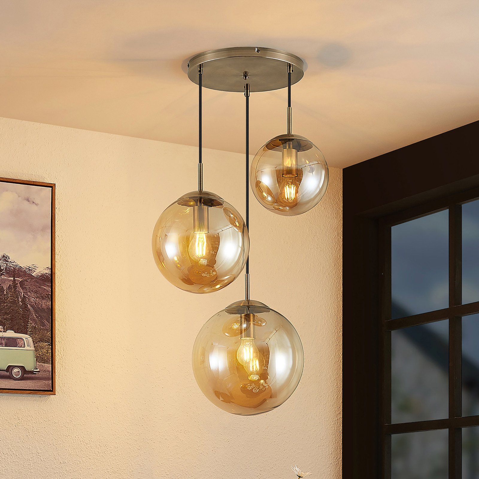 Lindby Teeja hanging light, 3 glass globes, amber