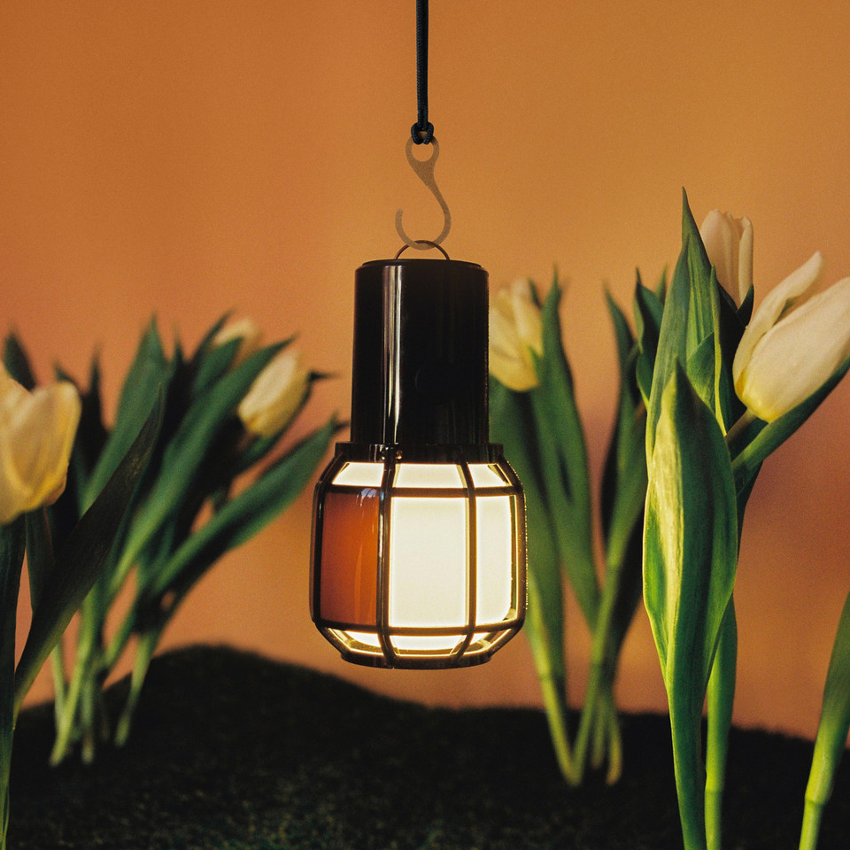 Marset Chispa Bordslampa Portable, svart från Marset