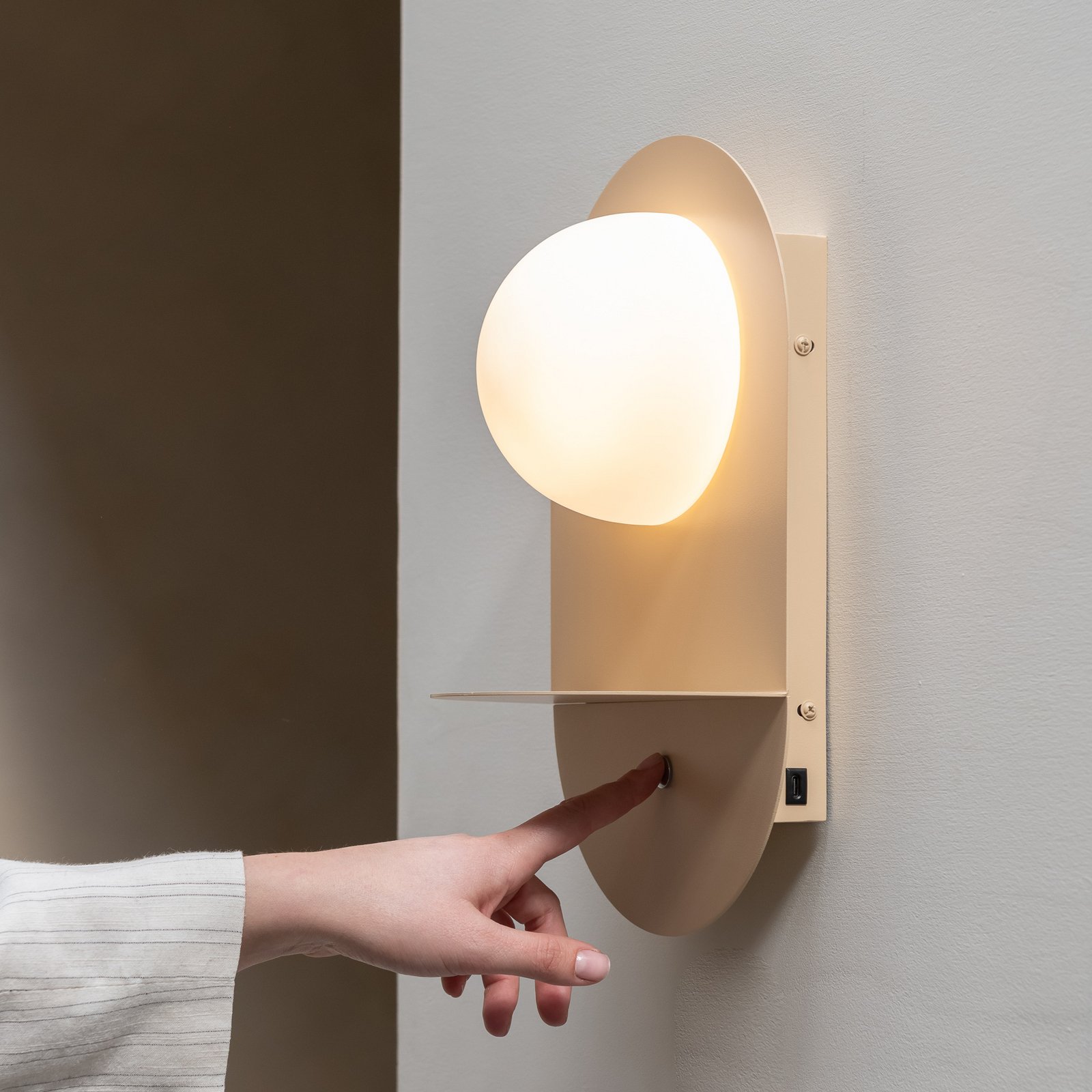 IT'S ABOUT ROMI Wandlampe Tokyo, beige, Stecker, Ablage
