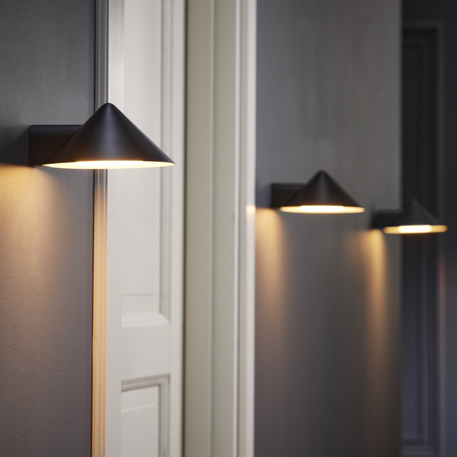 Grasp Wall Lamp Matt Black - Frandsen