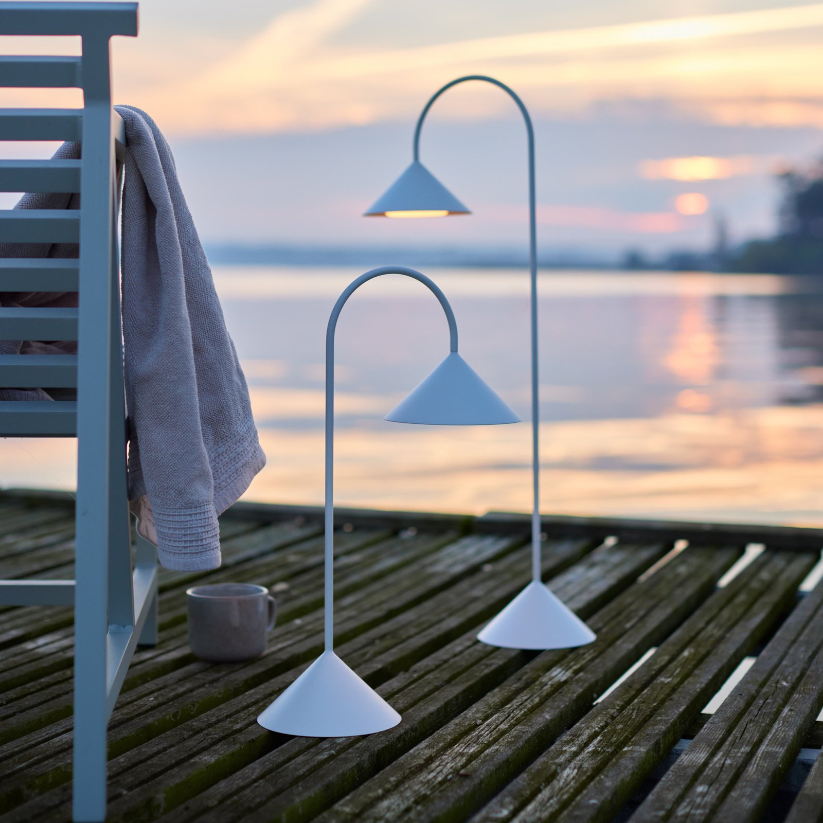 Grasp Portable Bordslampa H47 Matt White - Frandsen