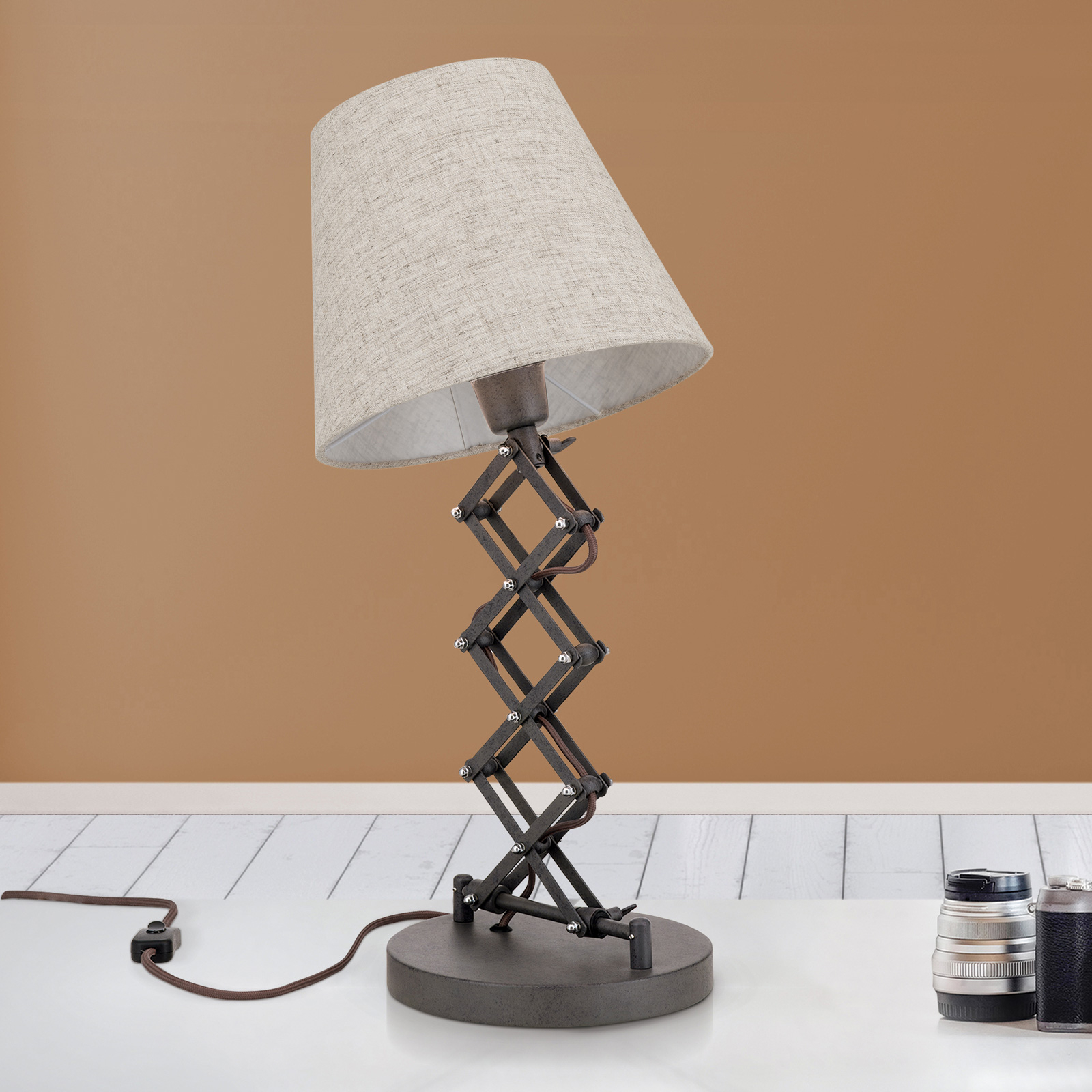 Asztali lámpa Factory ipari megjelenésben