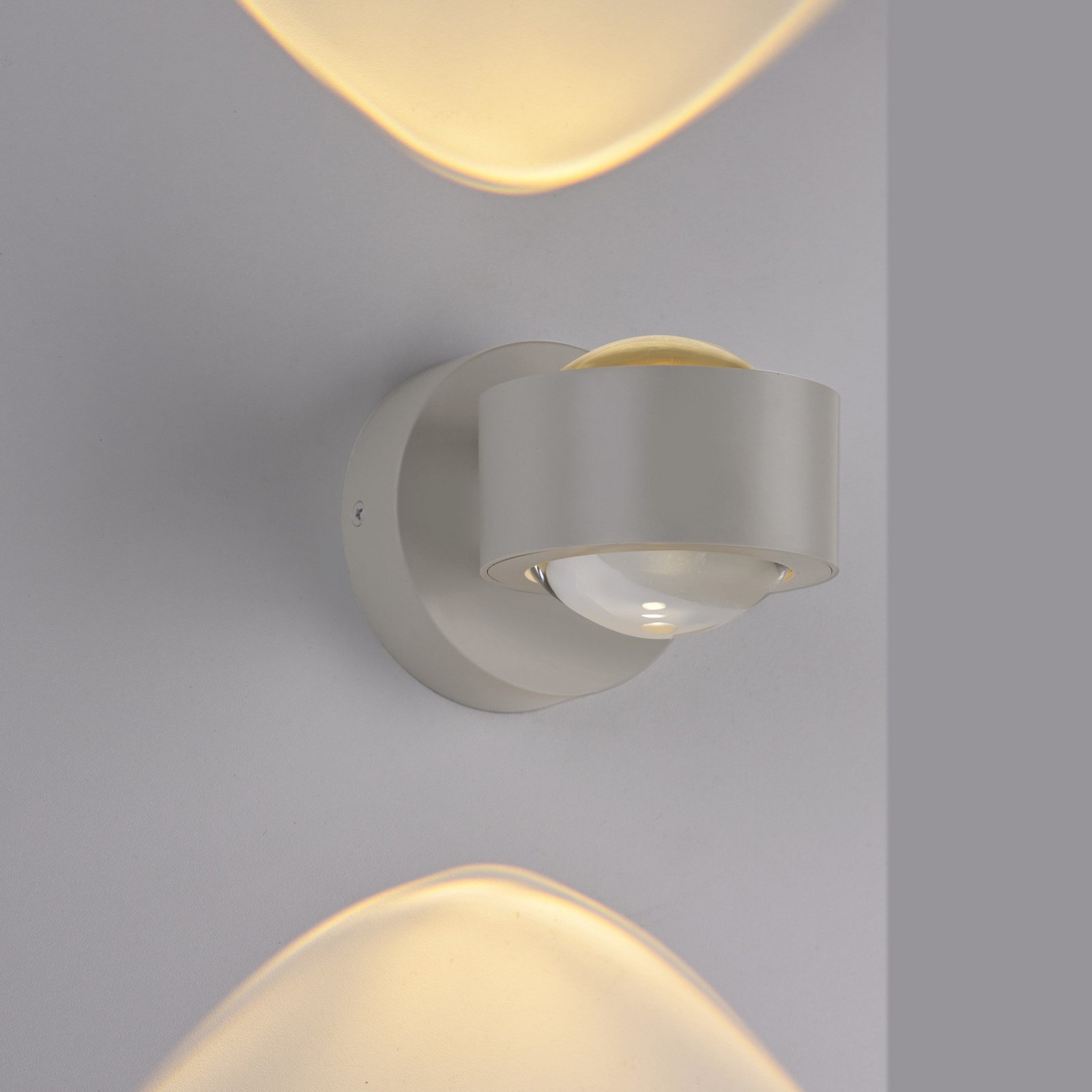 JUST LIGHT. LED wandlamp op accu Chia, zand, ijzer, 3.000 K