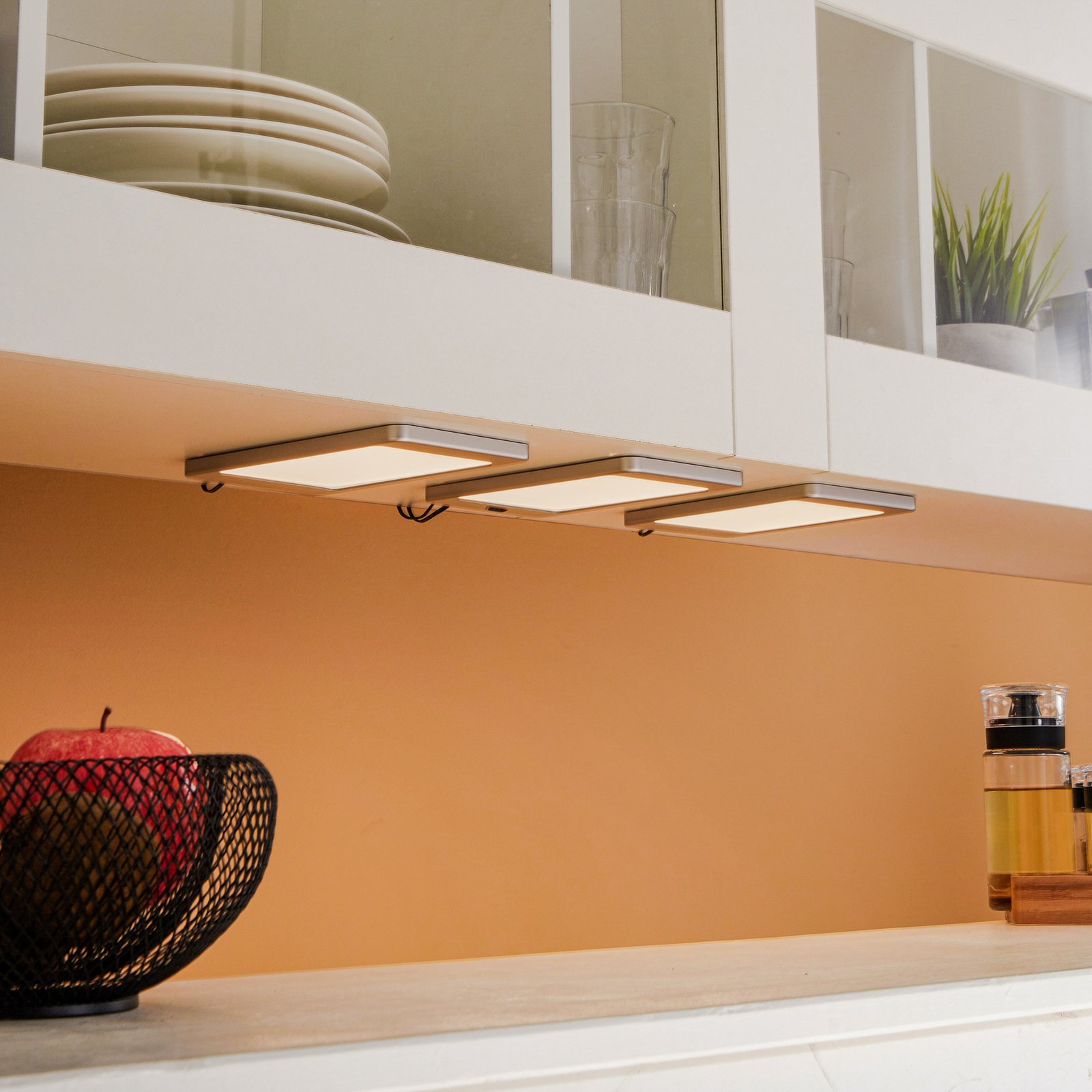 Lindby Svela lámpara LED bajo mueble, 3 ud, plata