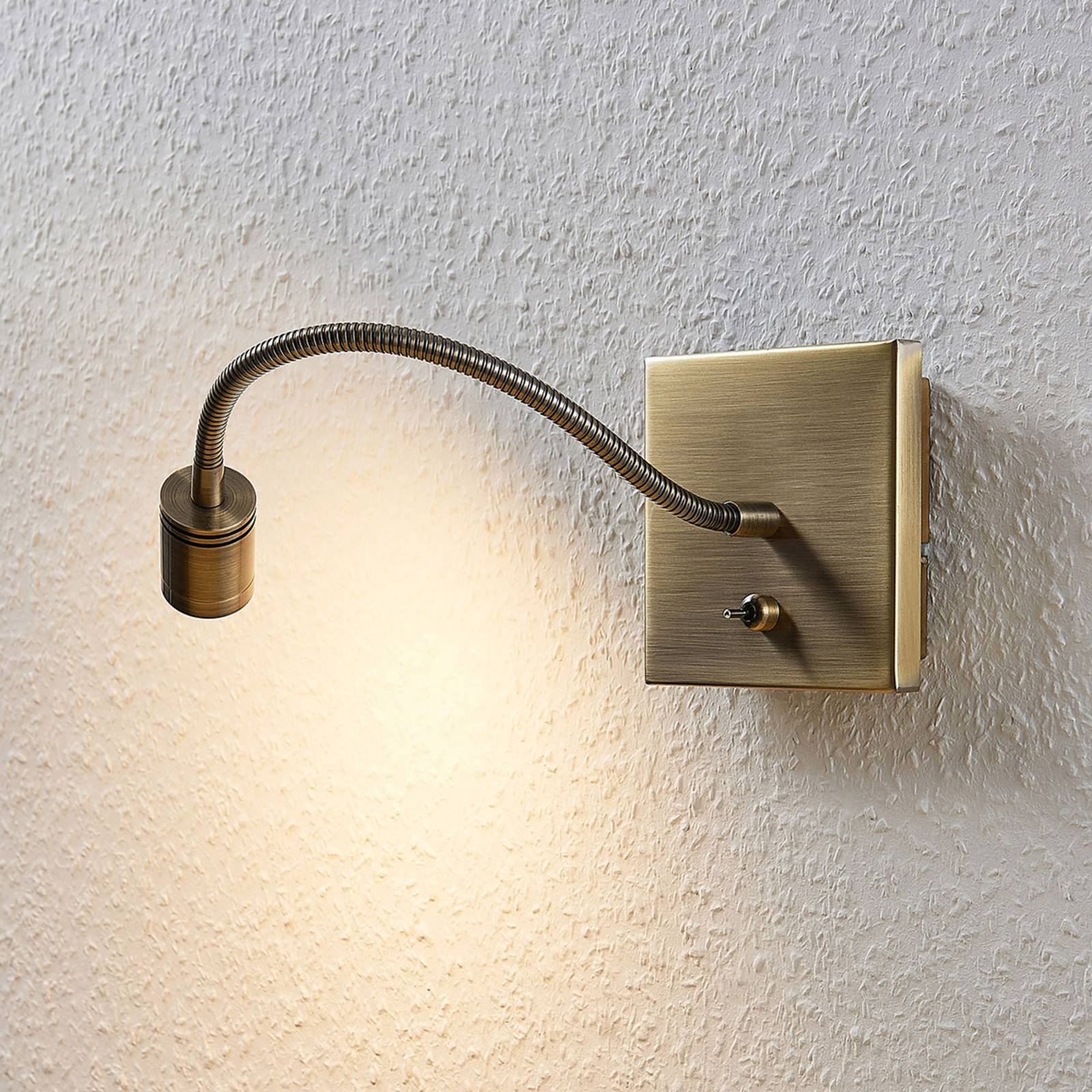 Lindby kinkiet LED Mayar, mosiądz, metal, lampka do czytania, 11cm