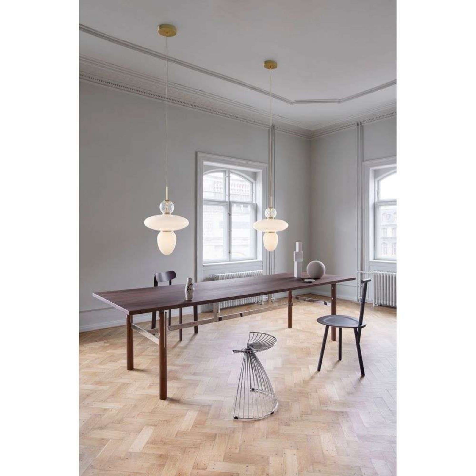 Nuura висяща лампа Rizzatto 43, сребро/опал, Ø 40 cm Nuura висяща лампа Rizzatto 43, сребро/опал, Ø 40 cm