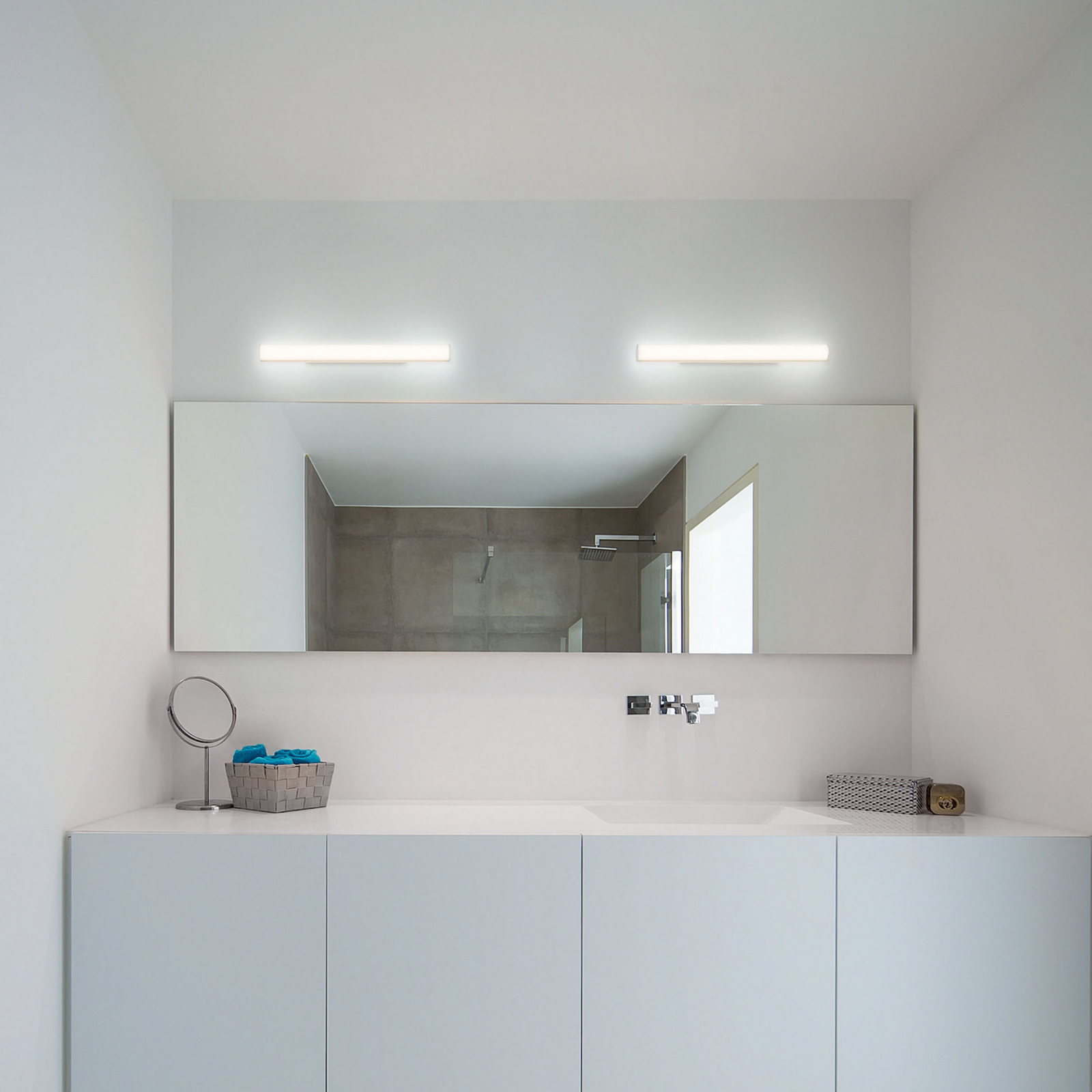 WEVER & DUCRÉ LED stenska svetilka Mirba 2.0 črna/bela 61 cm IP44