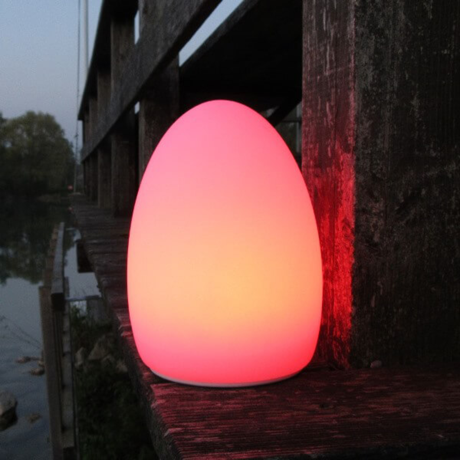 Egg - sovellusohjattu koristeellinen valo, jossa on ladattava akku