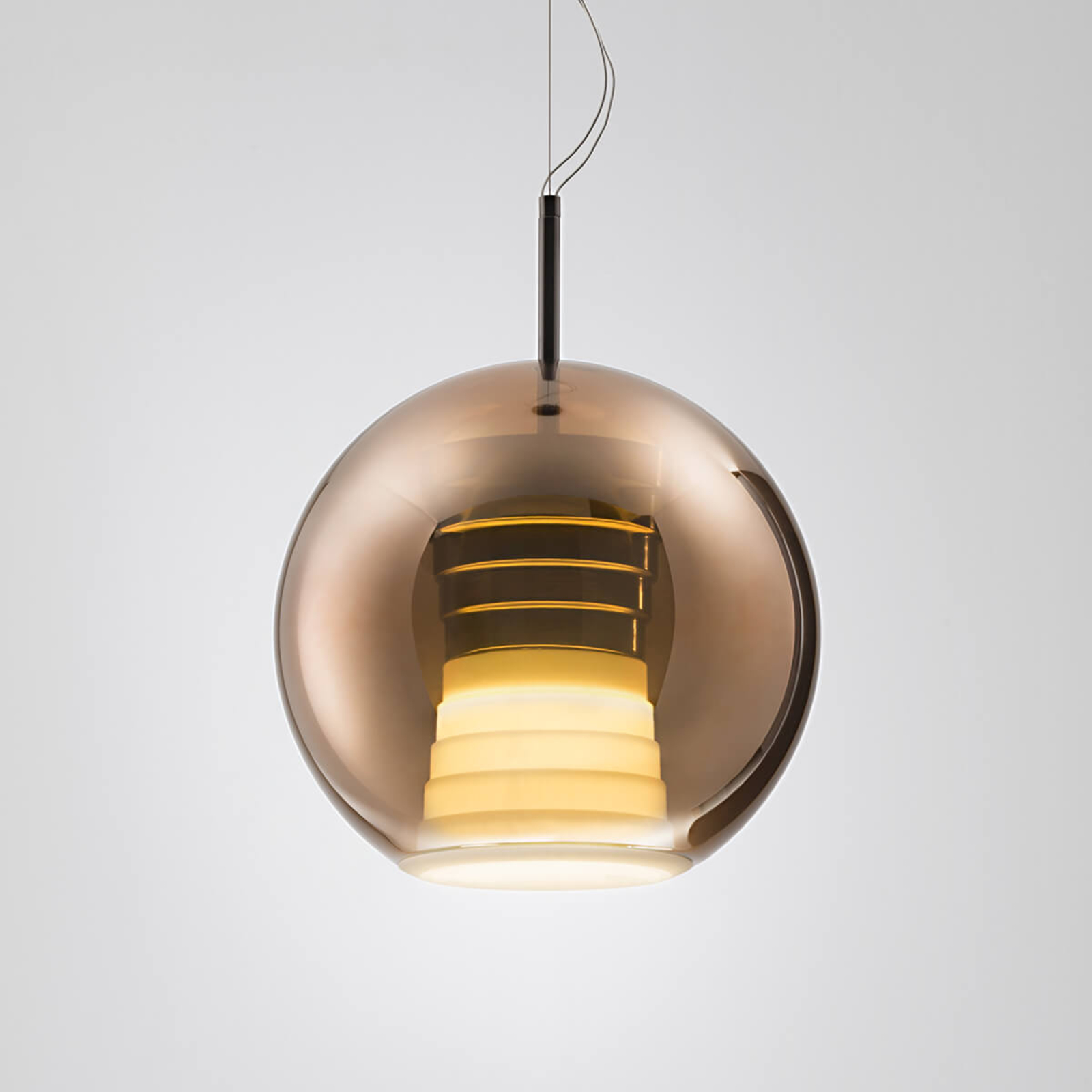 Szklana lampa wisząca Beluga Royal z LED, miedź