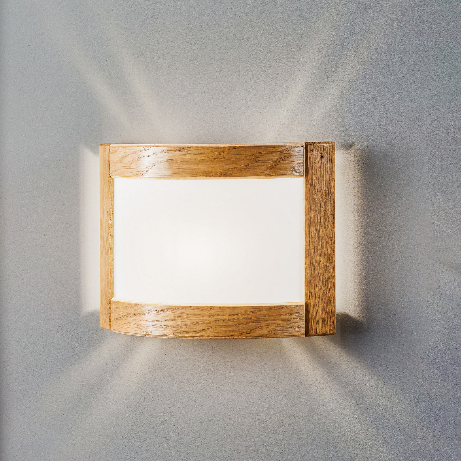 Vegglampe Zanna i tre, 22 cm høy, lys eik