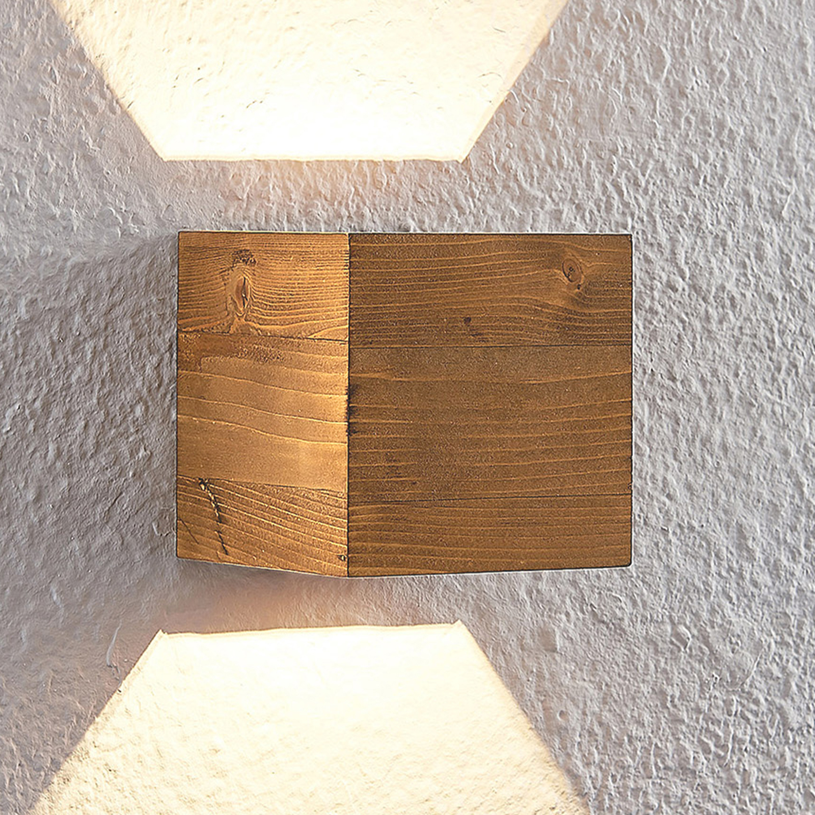 Lindby Benicio Wood LED-væglampe træ kantet, 11 cm