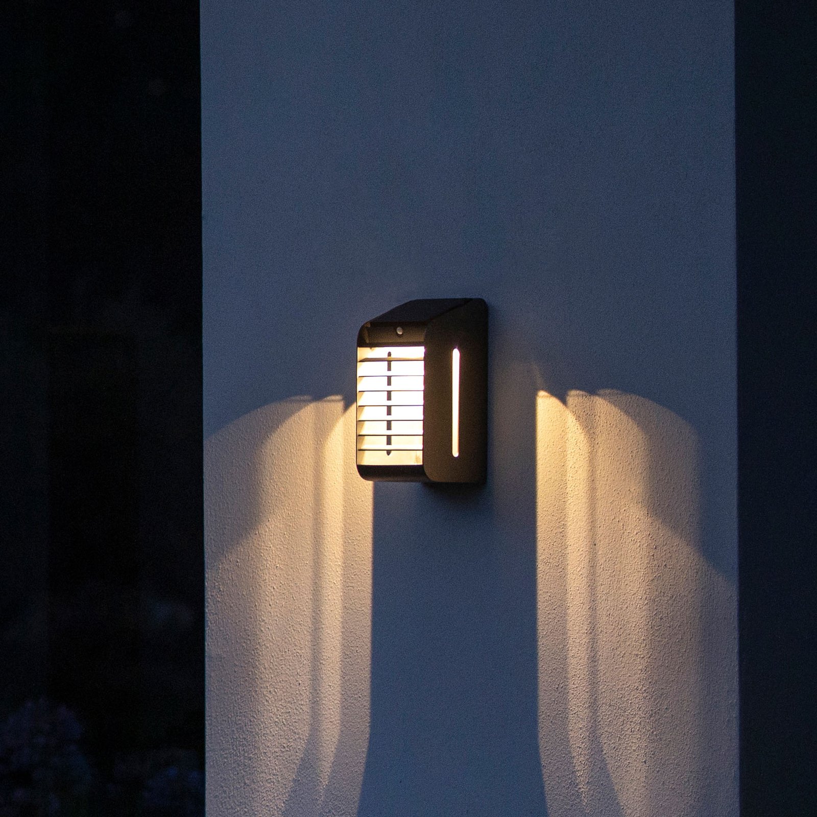 Sarok LED napelemes fali lámpa érzékelővel, szürke