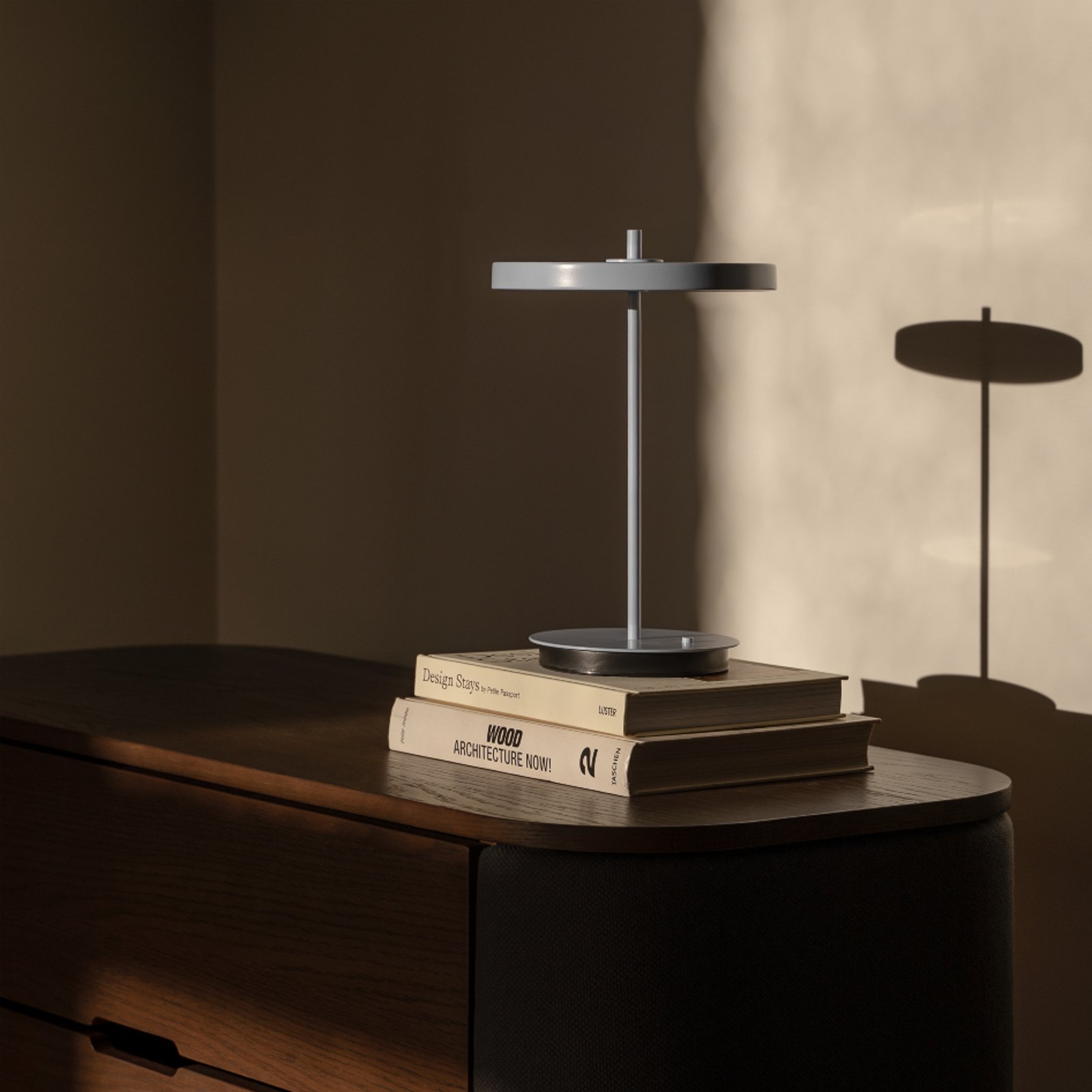 UMAGE LED-batteridrevet bordlampe Asteria Move, lyseblå, 31 cm