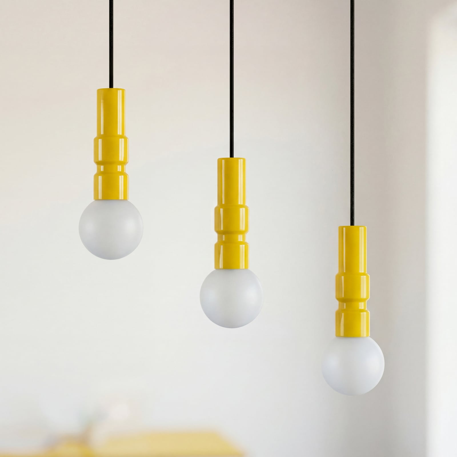 Lampă suspendată OSRAM Decor Bolty, galbenă, lungime 66 cm, cu 3 becuri Lampă suspendată OSRAM Decor Bolty, galbenă, lungime 66 cm, cu 3 becuri