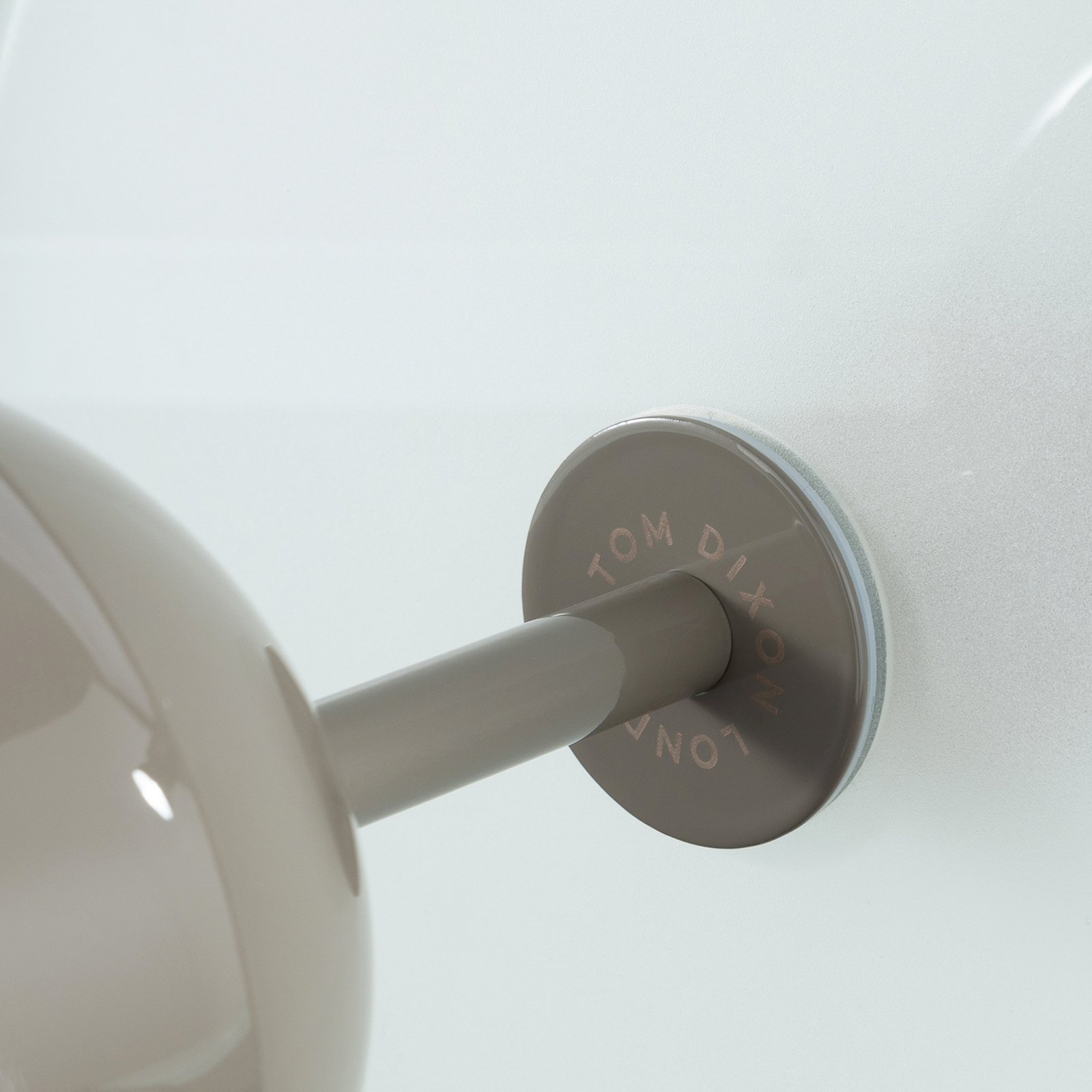 Tom Dixon LED-Tischlampe Bell, taupe, Höhe 43 cm, dimmbar