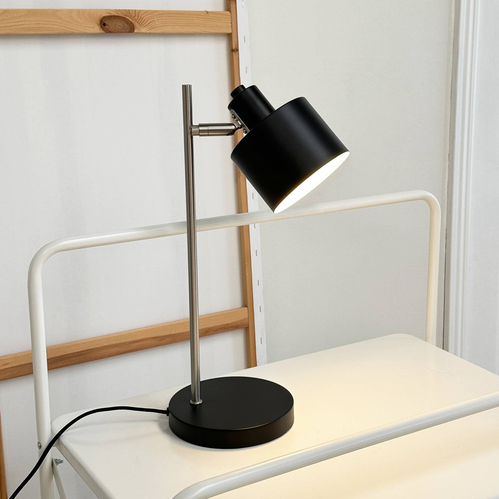 Lampa stołowa Dyberg Larsen Ocean, czarna/stalowa, wysokość 43 cm