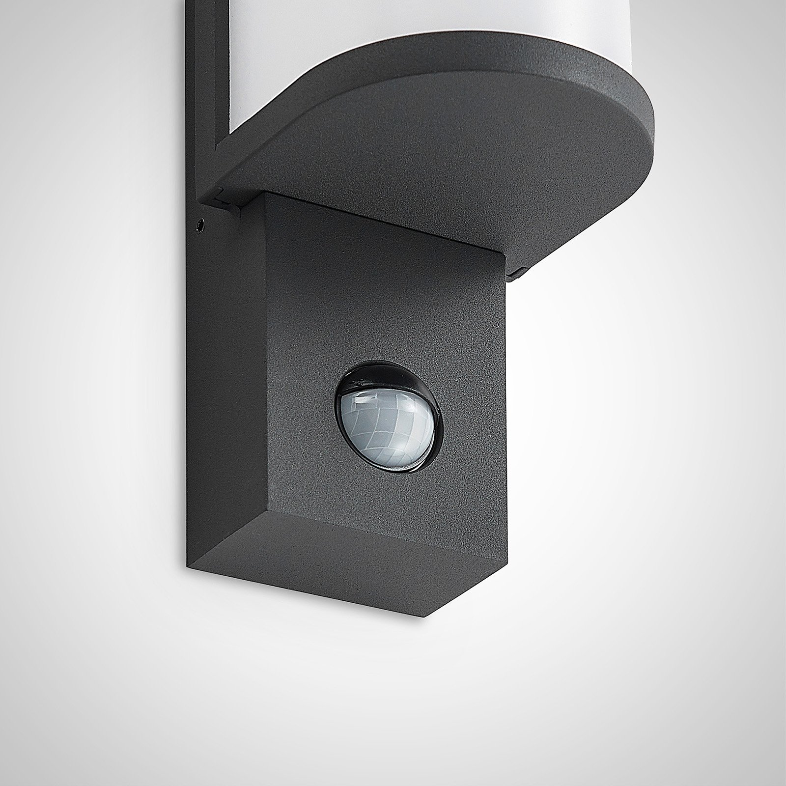 Jokum LED OutdoorWall Lamp w/Sensor Graphite - Lucande