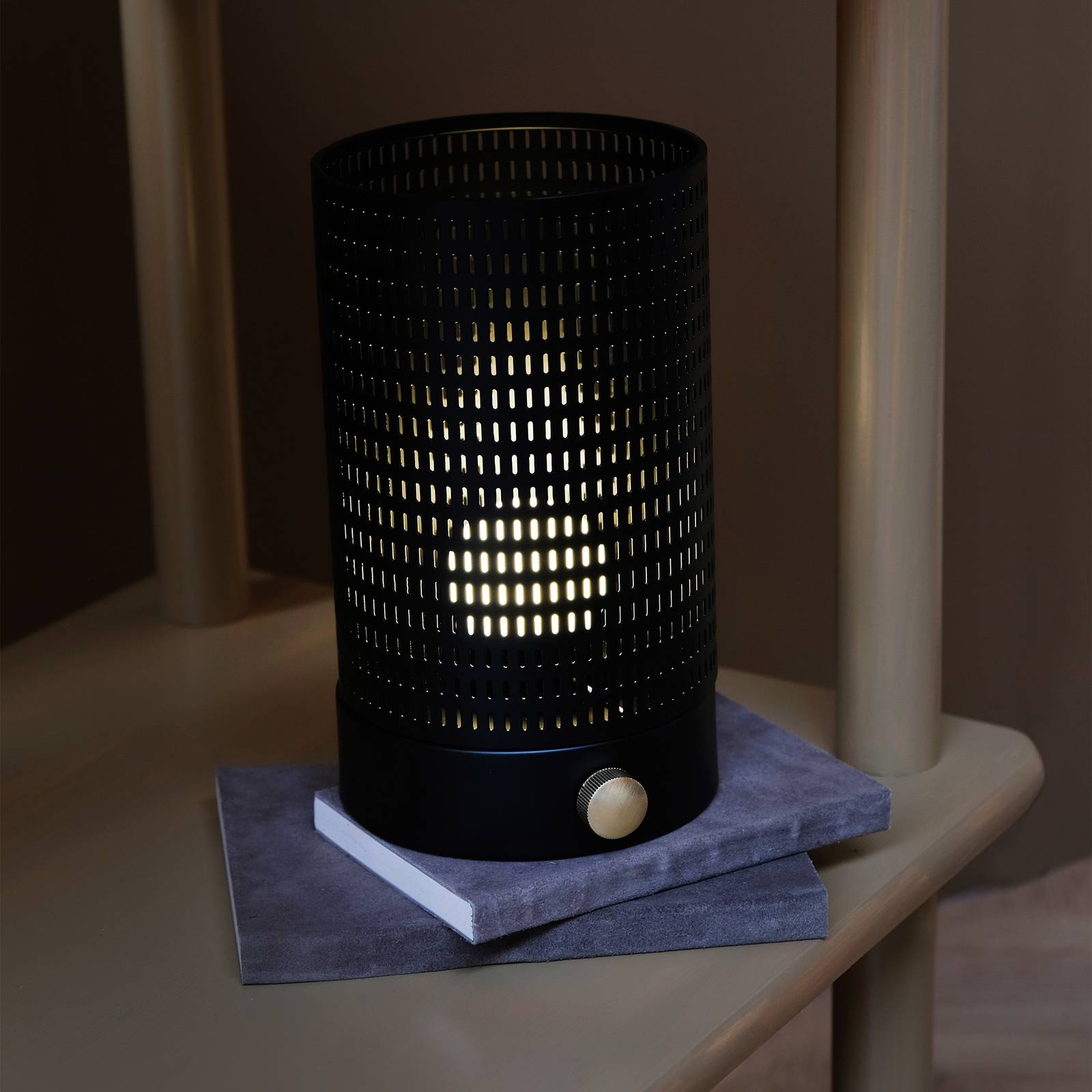 Dyberg Larsen Lampa stołowa LED Mesh, czarna, wysokość 20 cm