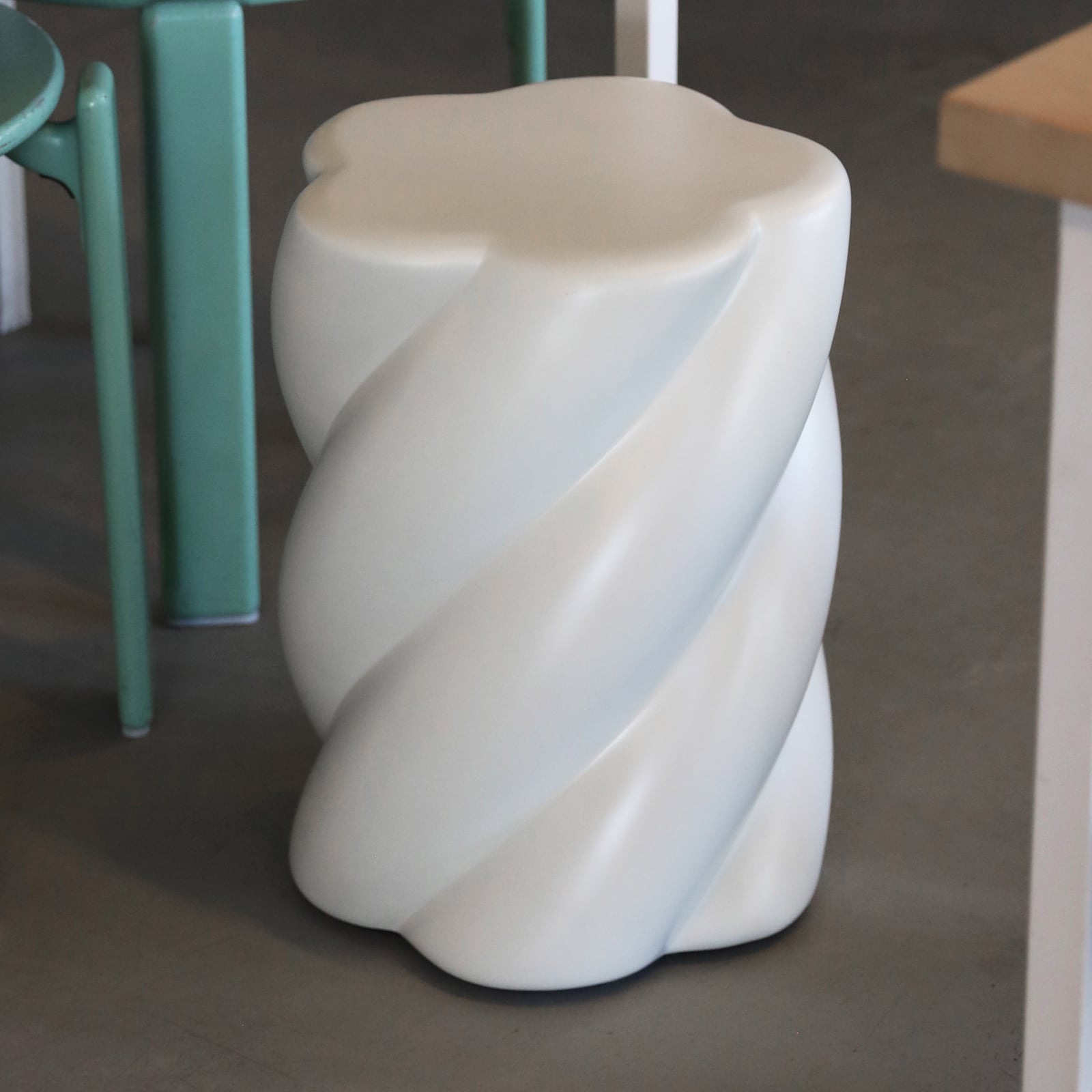 Tabouret Marshmallow, blanc, hauteur 45 cm - &Klevering