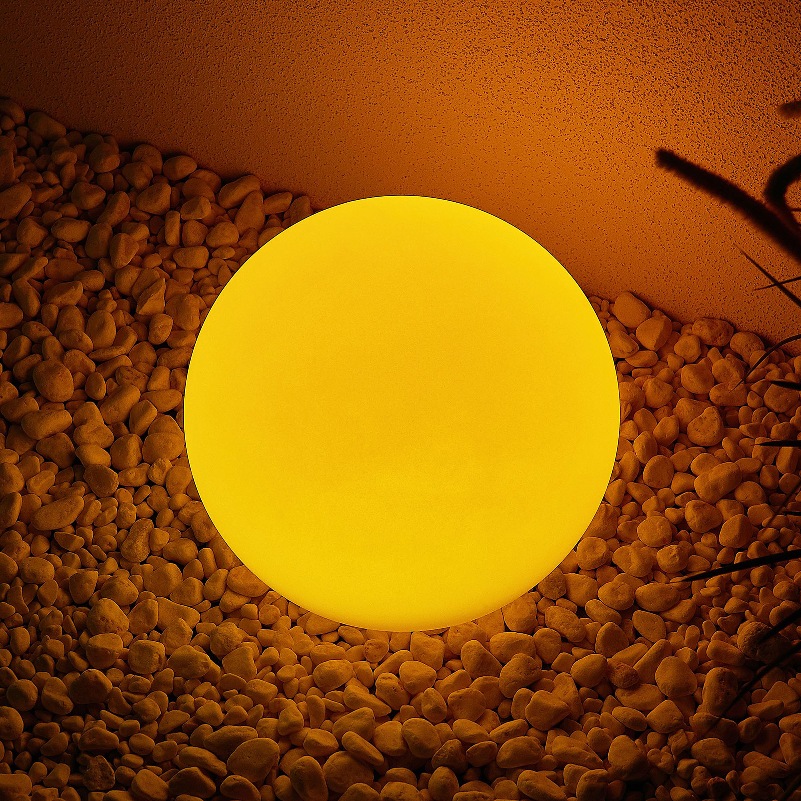 Lindby Yohan RGB-LED-solcellelampe, 25 cm