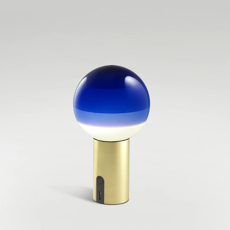 MARSET – Dipping Light Portable Tischleuchte Blue/Brushed Brass