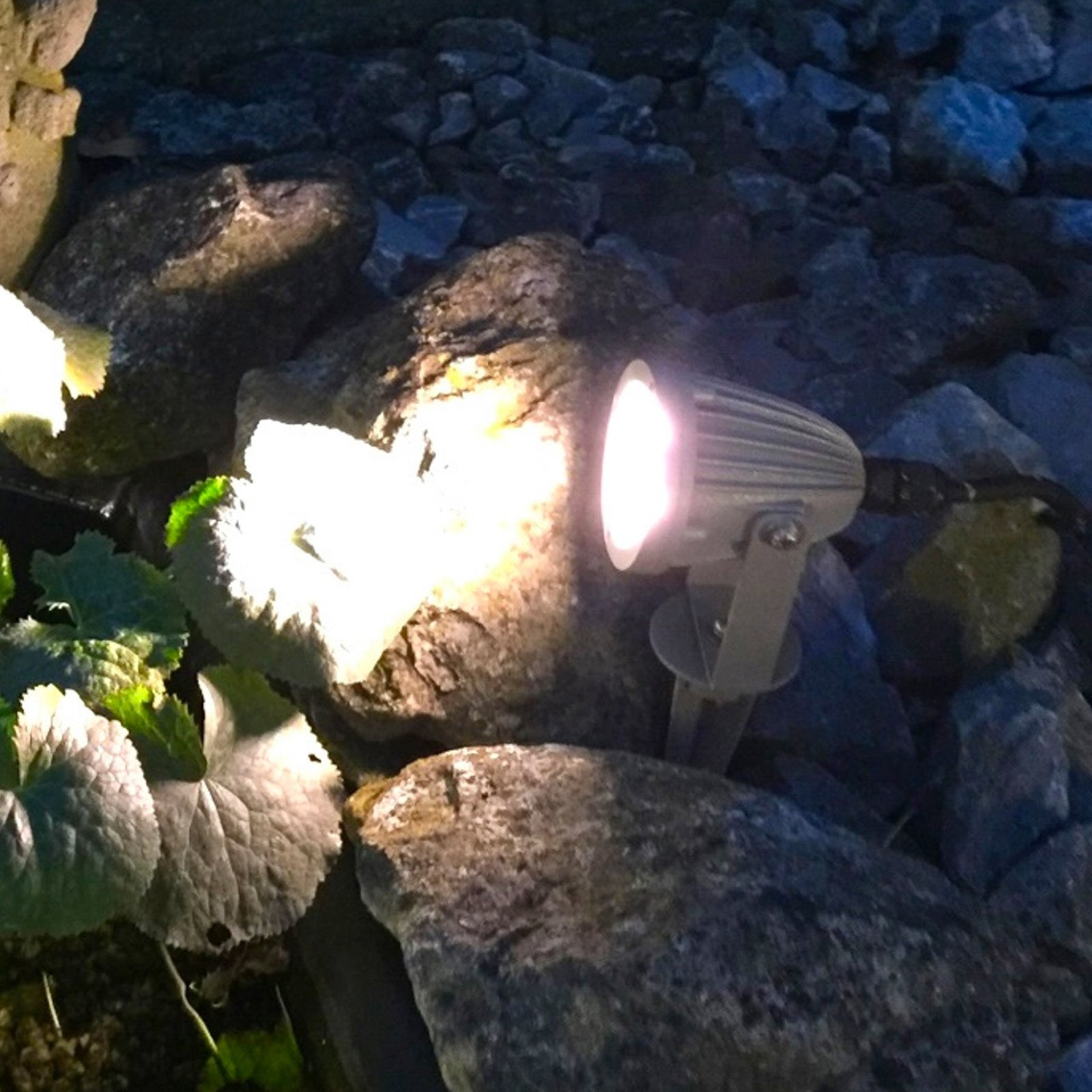 Sendling LED-lampe med jordspyd af trykstøbt alu