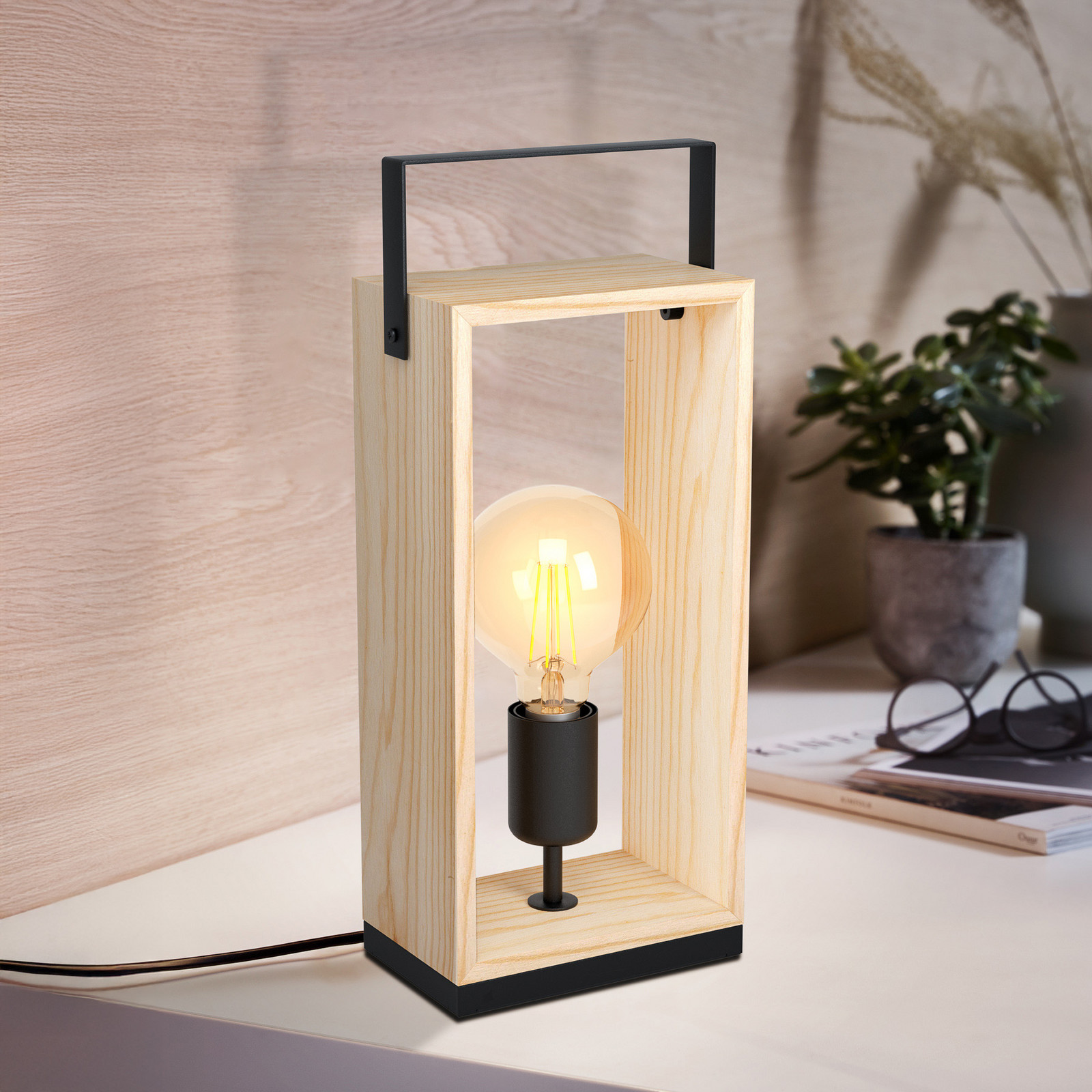 Lampă masă Famborough cu ramă de lemn deschisă