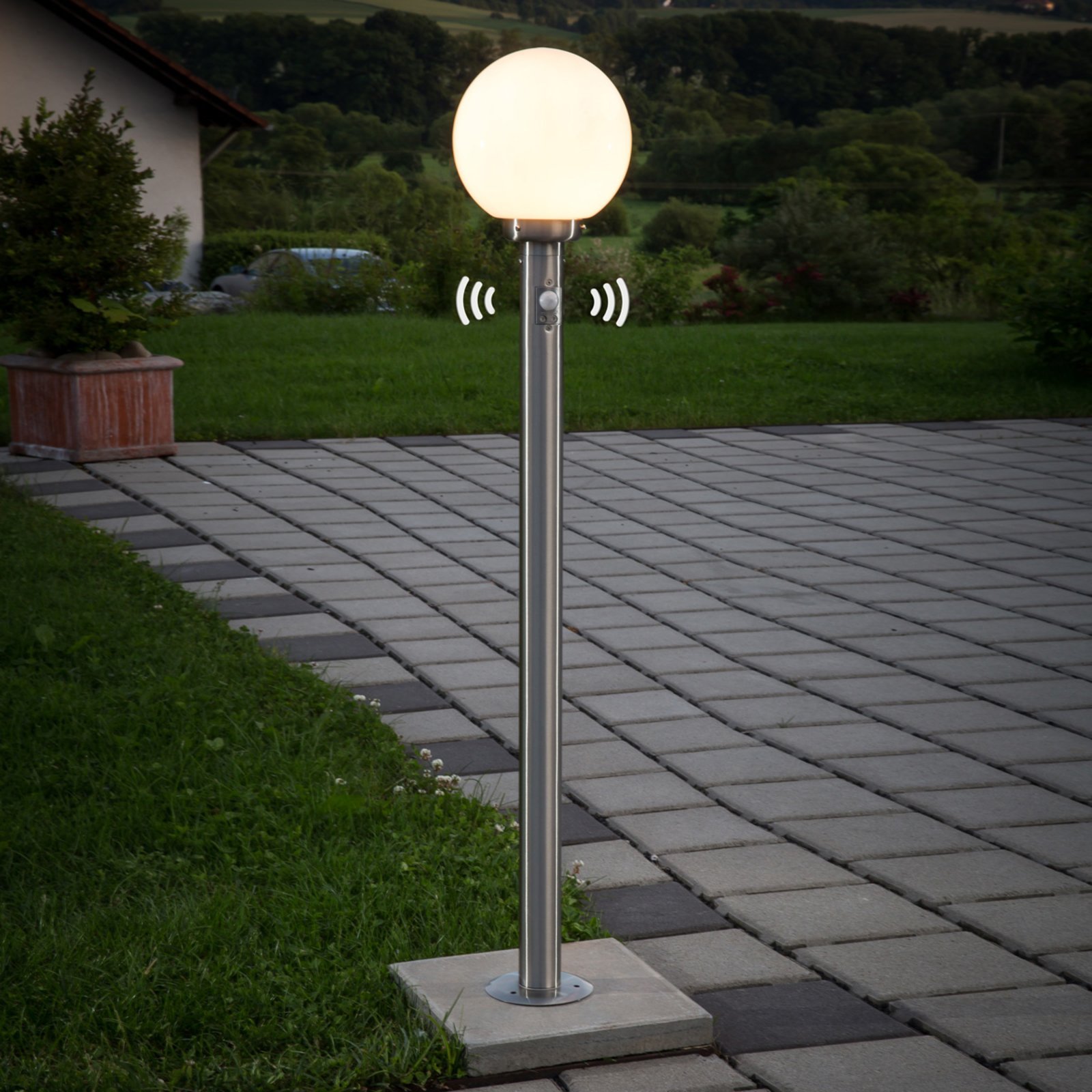 Spherical path lamp Vedran with motion detector