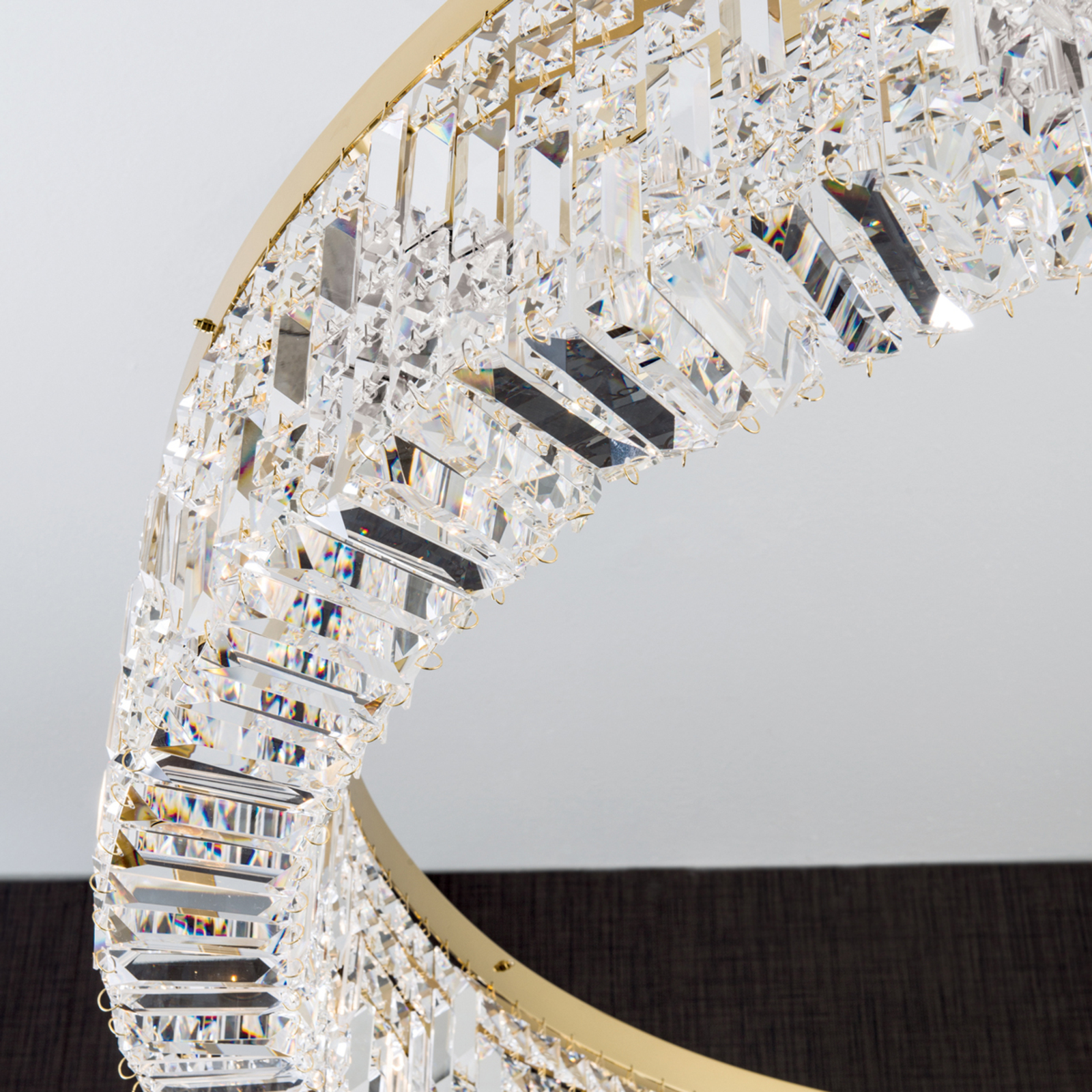 Glinsende krystallhengelampe Ring 110 cm, gull