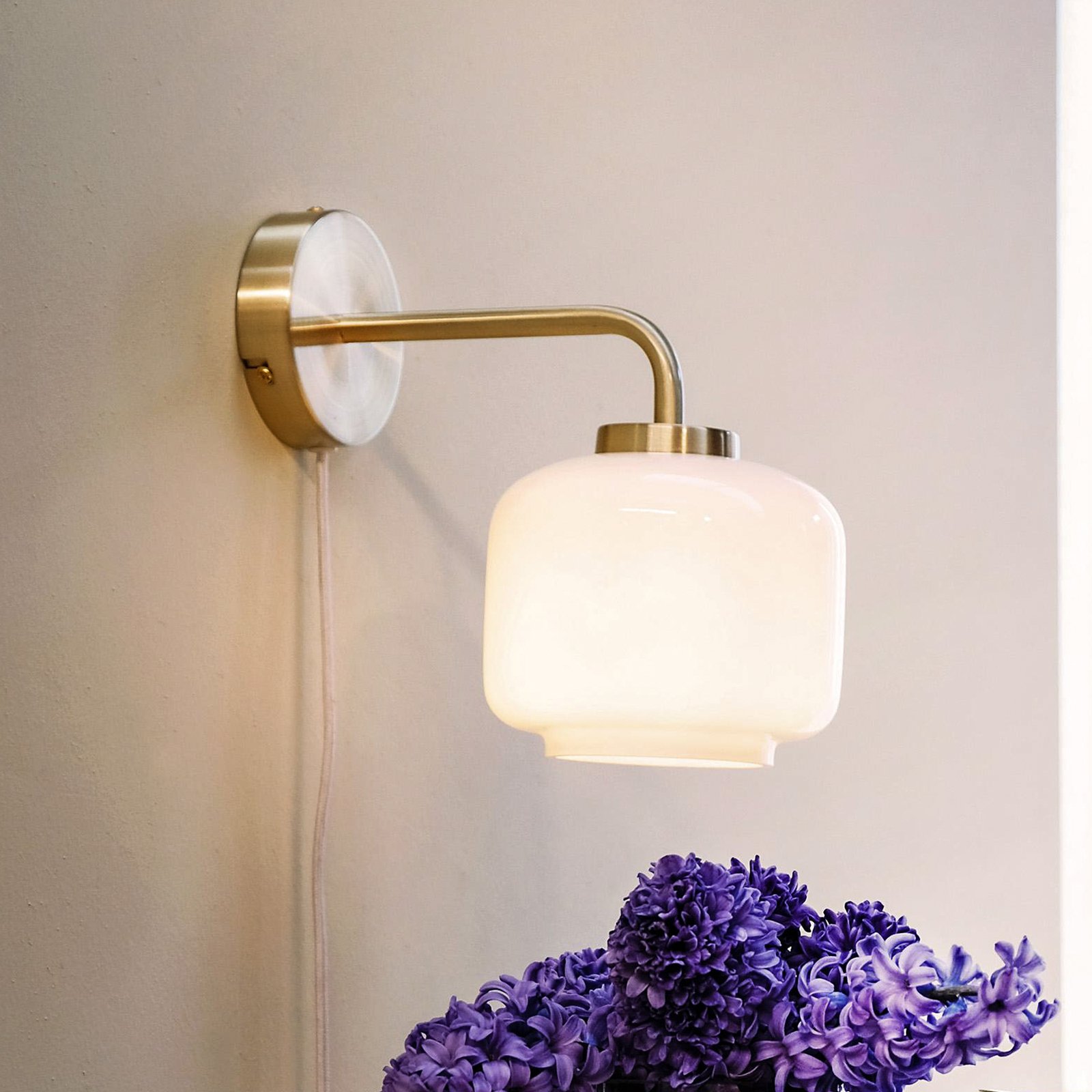 Arp Wall Lamp Ø15 Opal/Brass - DybergLarsen