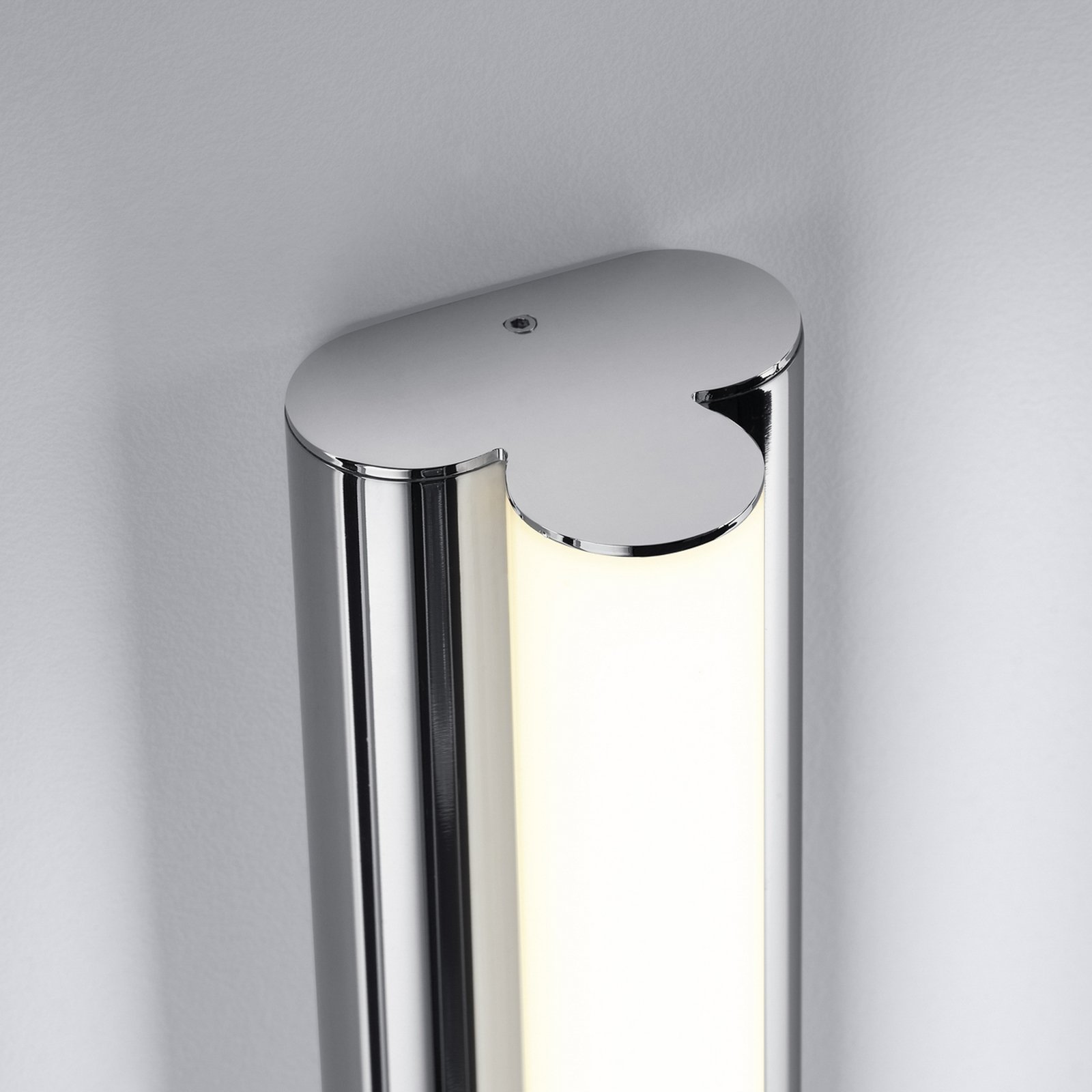 Helestra LED mirror light LOOM 2, length 60 cm, IP44, CCT