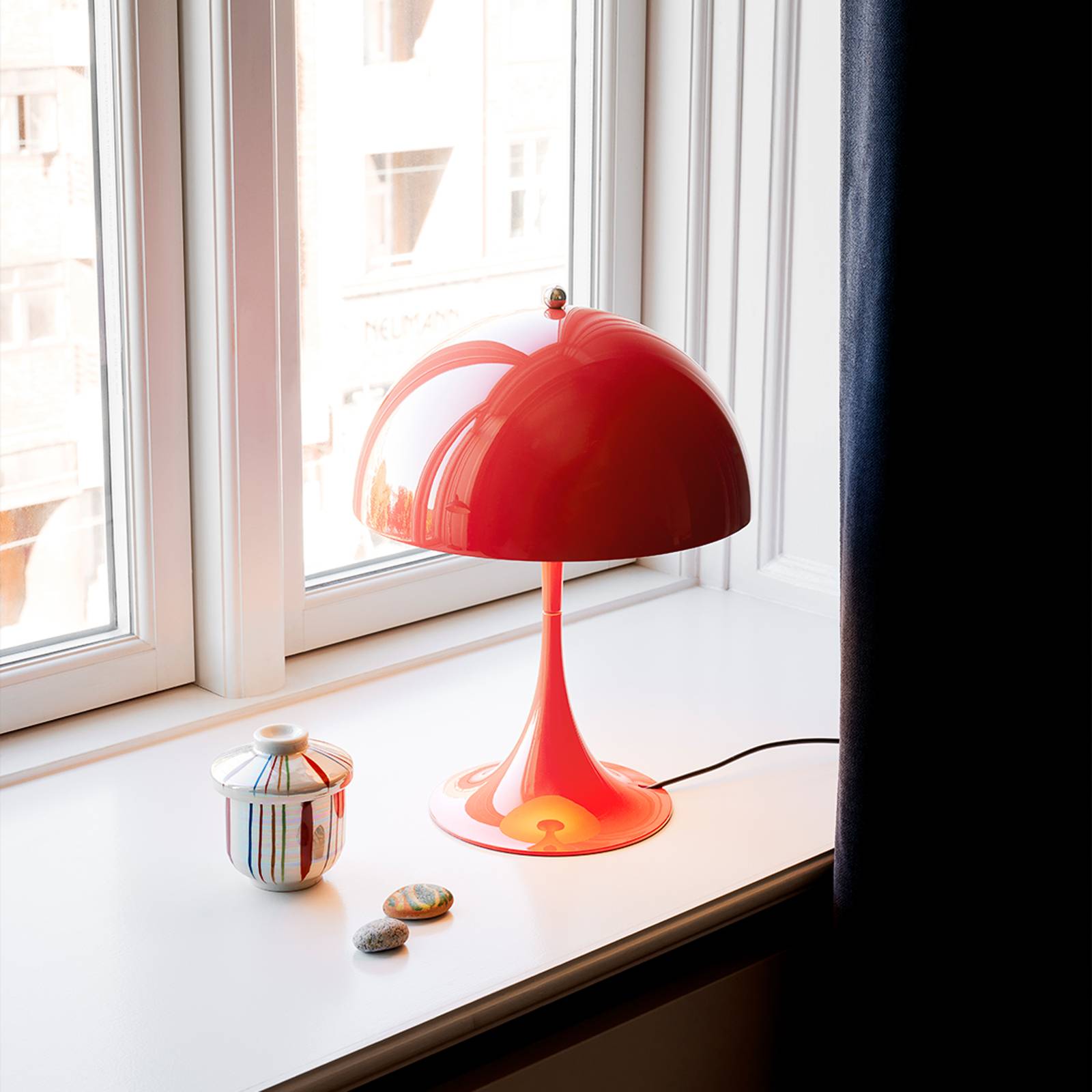 Louis Poulsen Louis Poulsen Panthella Mini stolní lampa korálová
