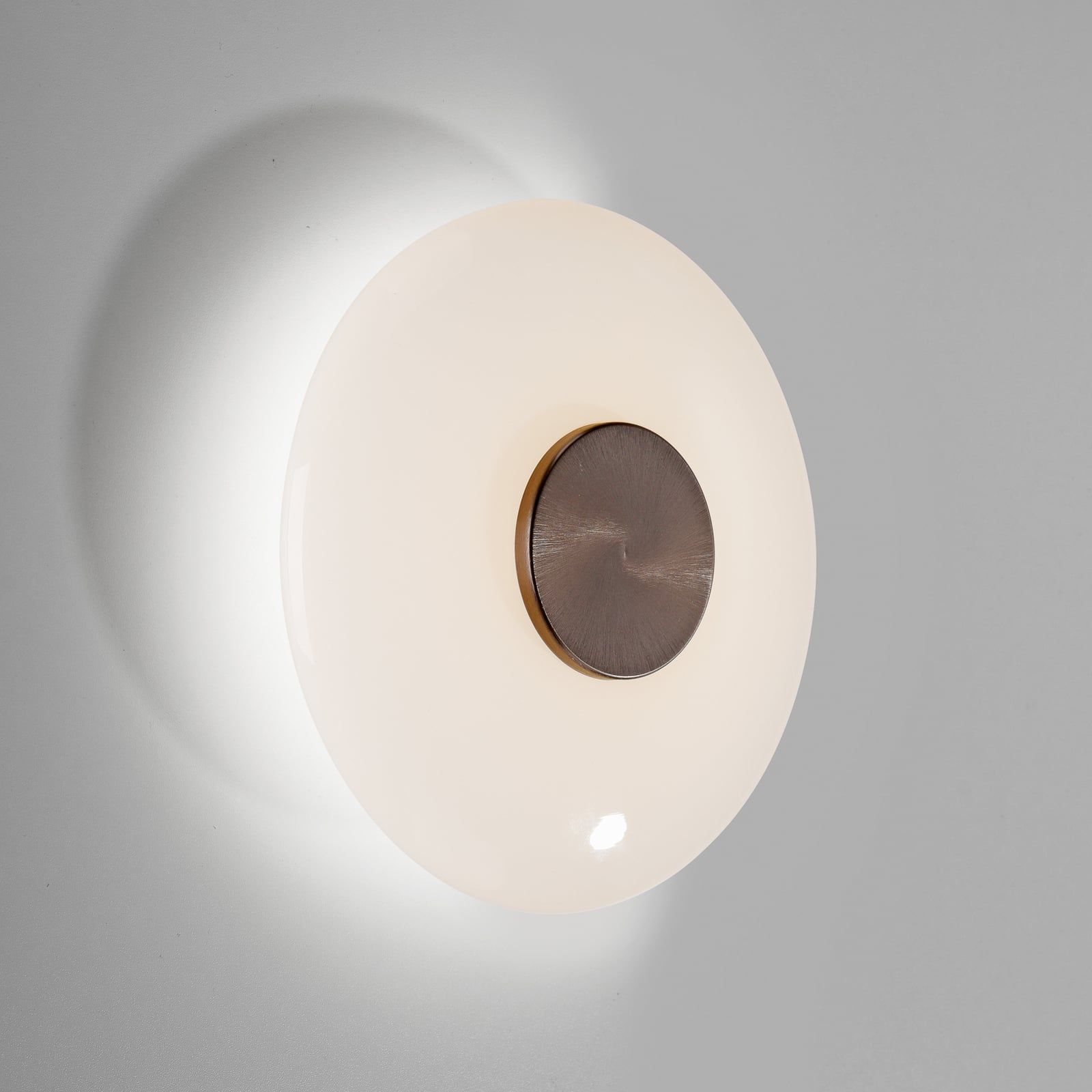 Vitrum LED-Wandlampe, braun/opal Glas/Alu, Ø 22 cm - PURE Vitrum LED-Wandlampe, braun/opal Glas/Alu, Ø 22 cm - PURE